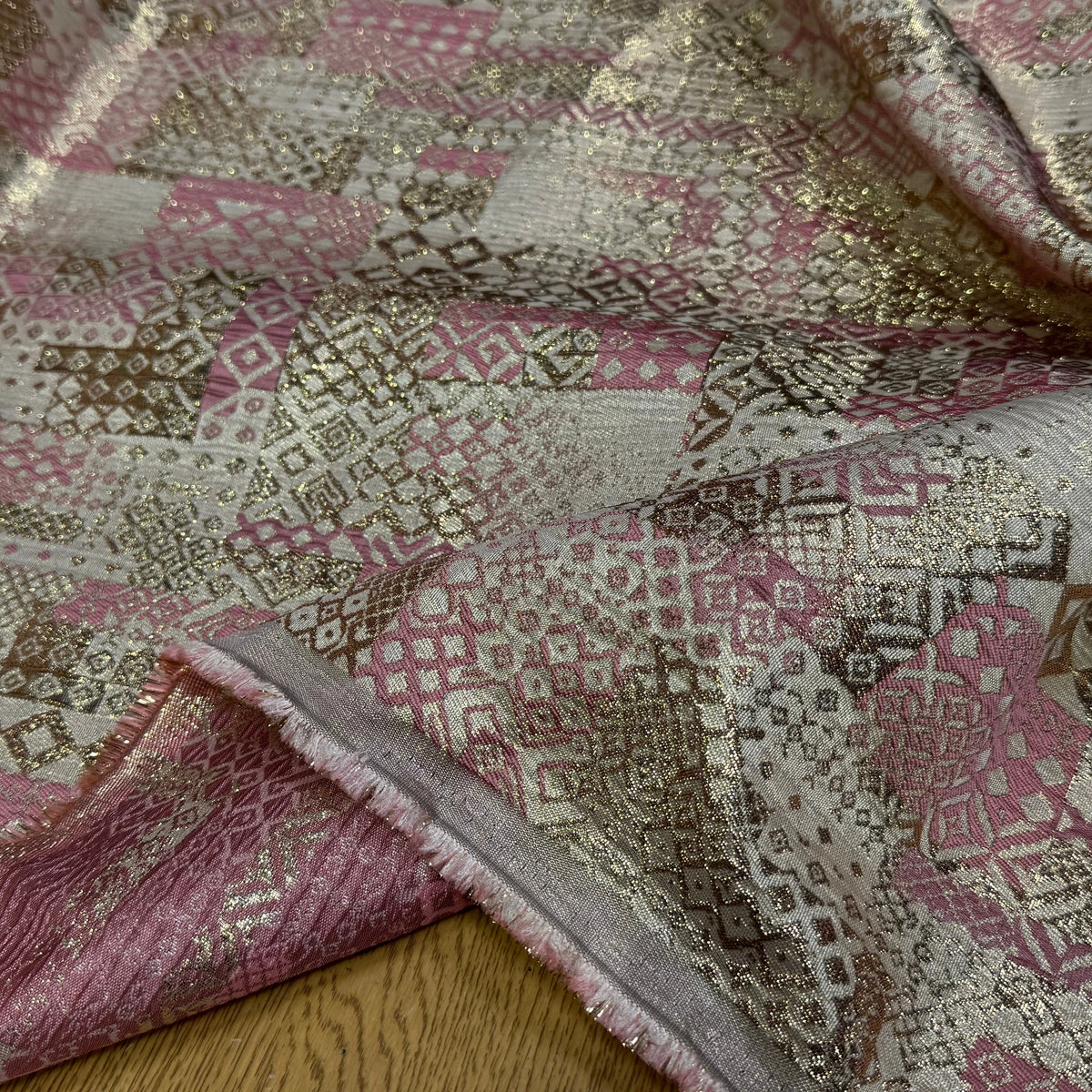 BROCART ARGENTÉ GÉOMETRIQUE ROSE - My Little Coupon