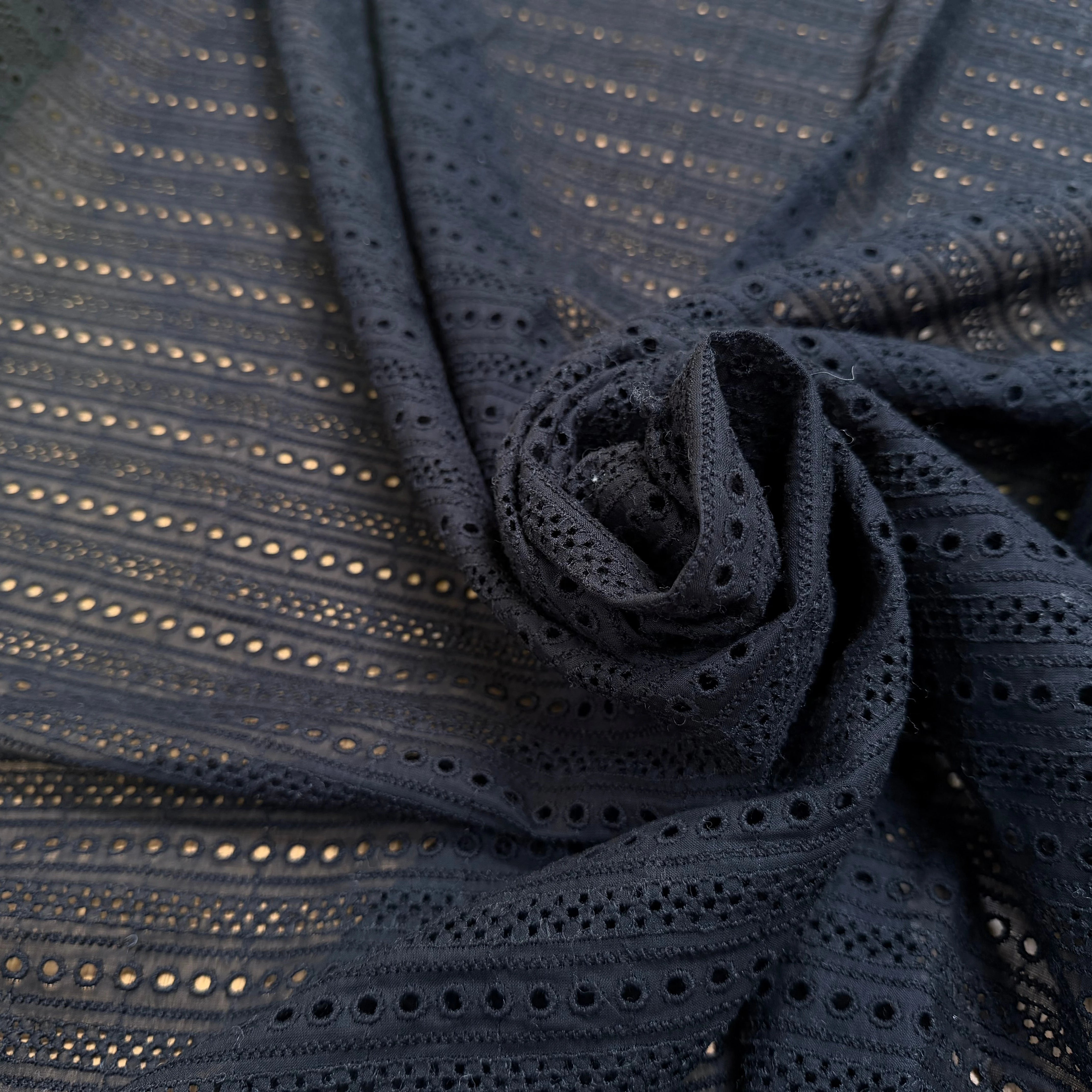 BRODERIE ANGLAISE 100% COTON CIRCULAIRE NOIR - My Little Coupon