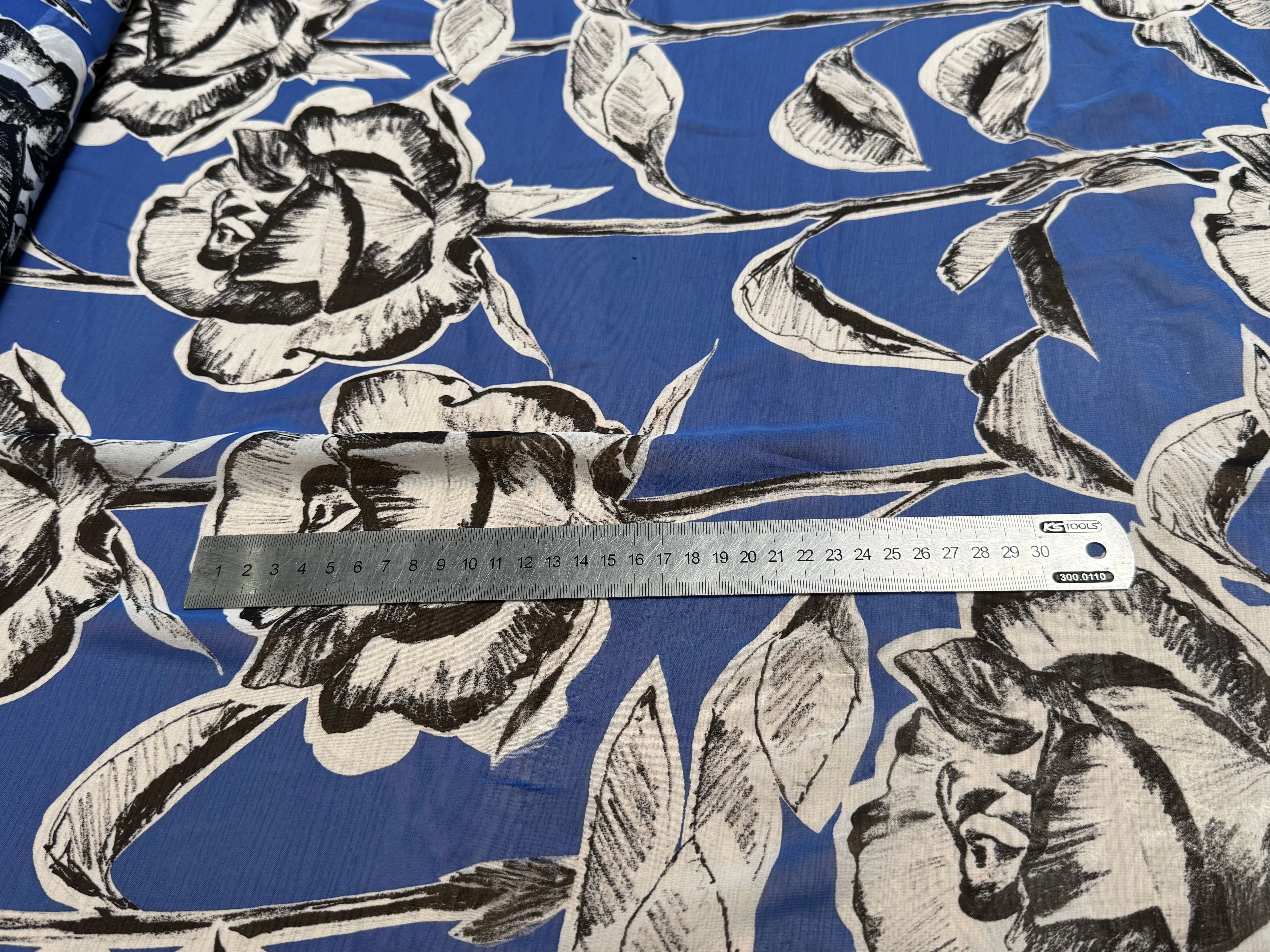 CHIFFON PRINTED FOND BLEU GROSSES FLEURS BLANC NOIR - My Little Coupon