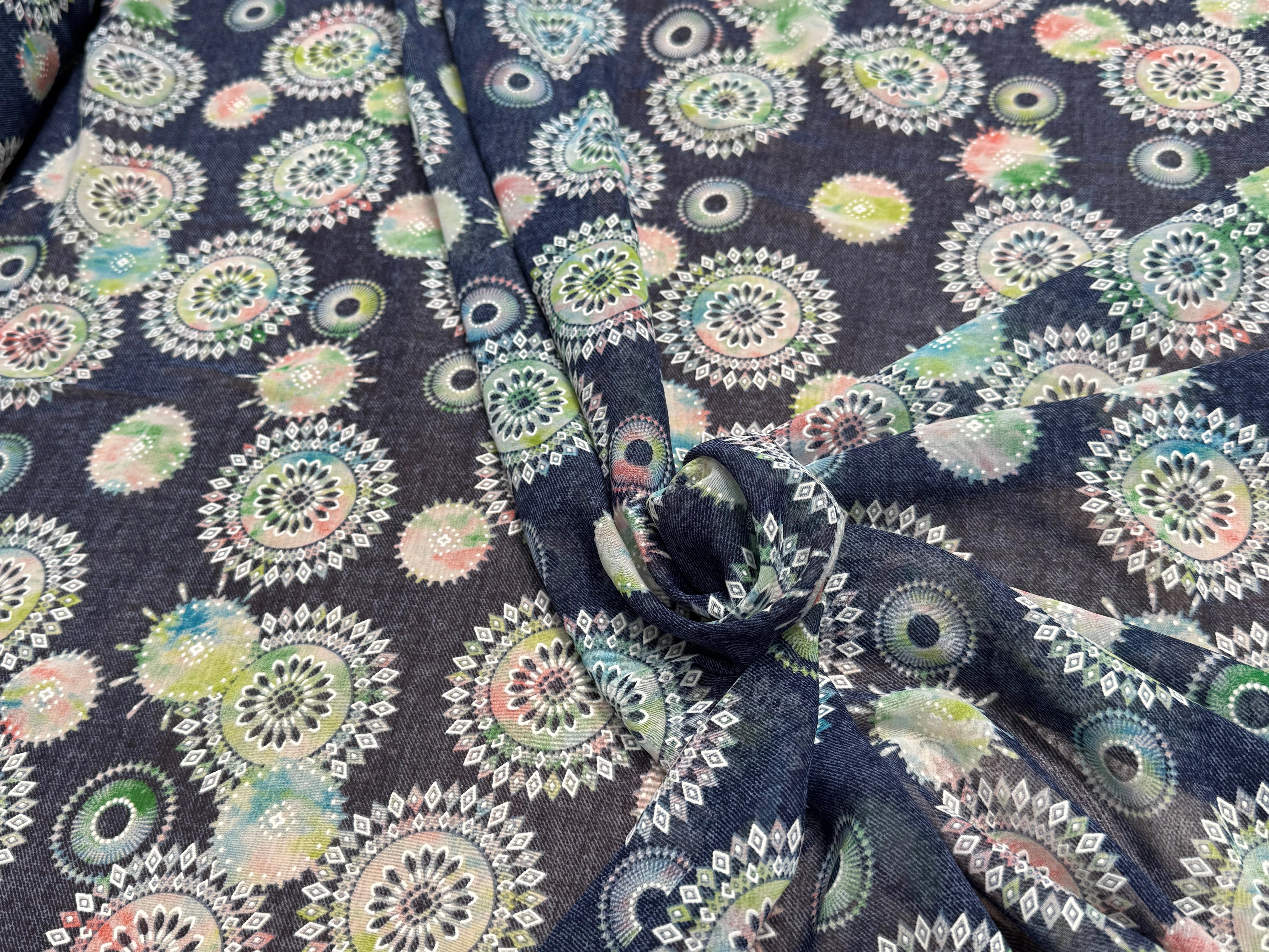 CHIFFON PRINTED MOYENS COQUILLAGES MULTICOLORES FOND BLEU - My Little Coupon
