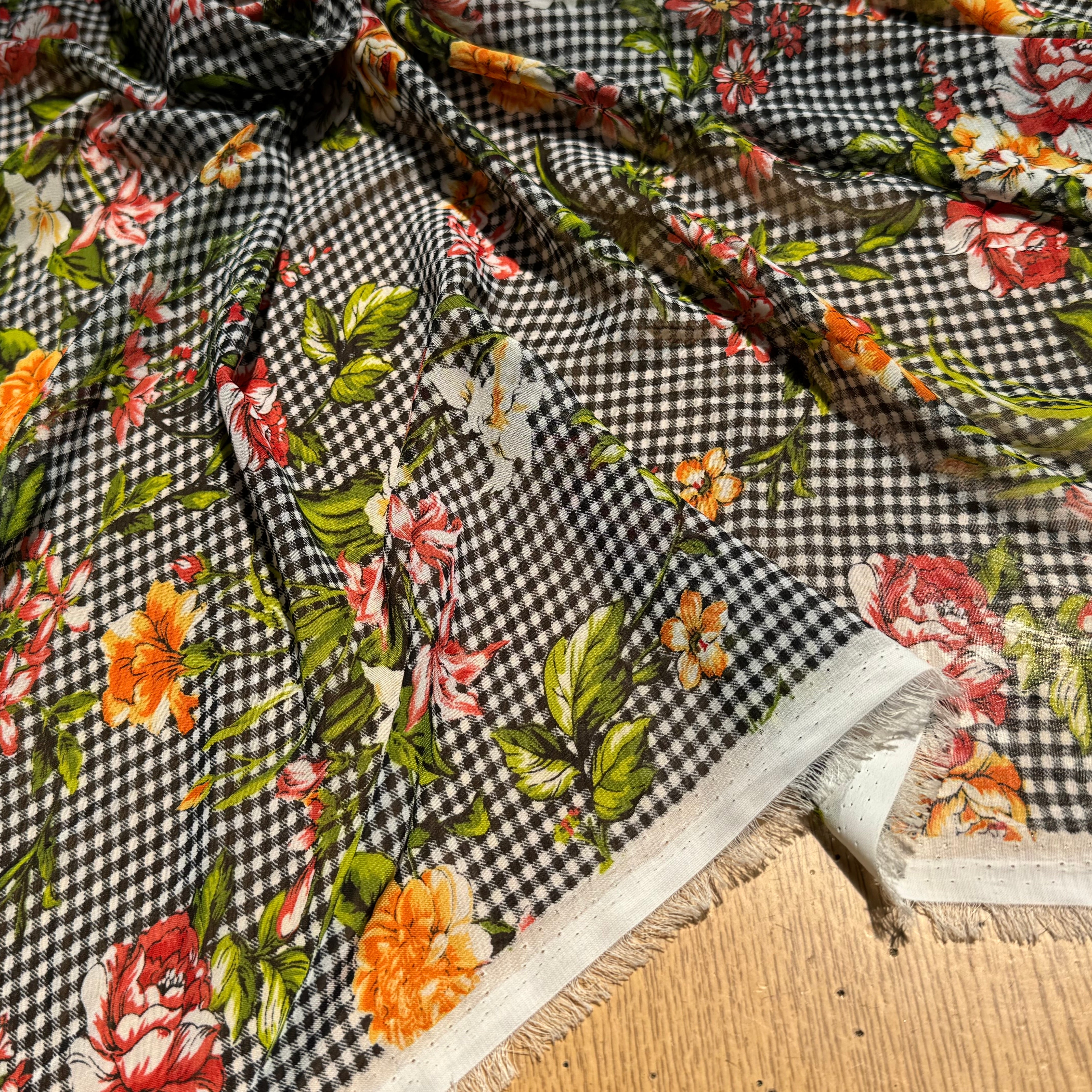 CHIFFON VICHY NOIR FLUIDE GROSSES FLEURS SUPER BEAU - My Little Coupon