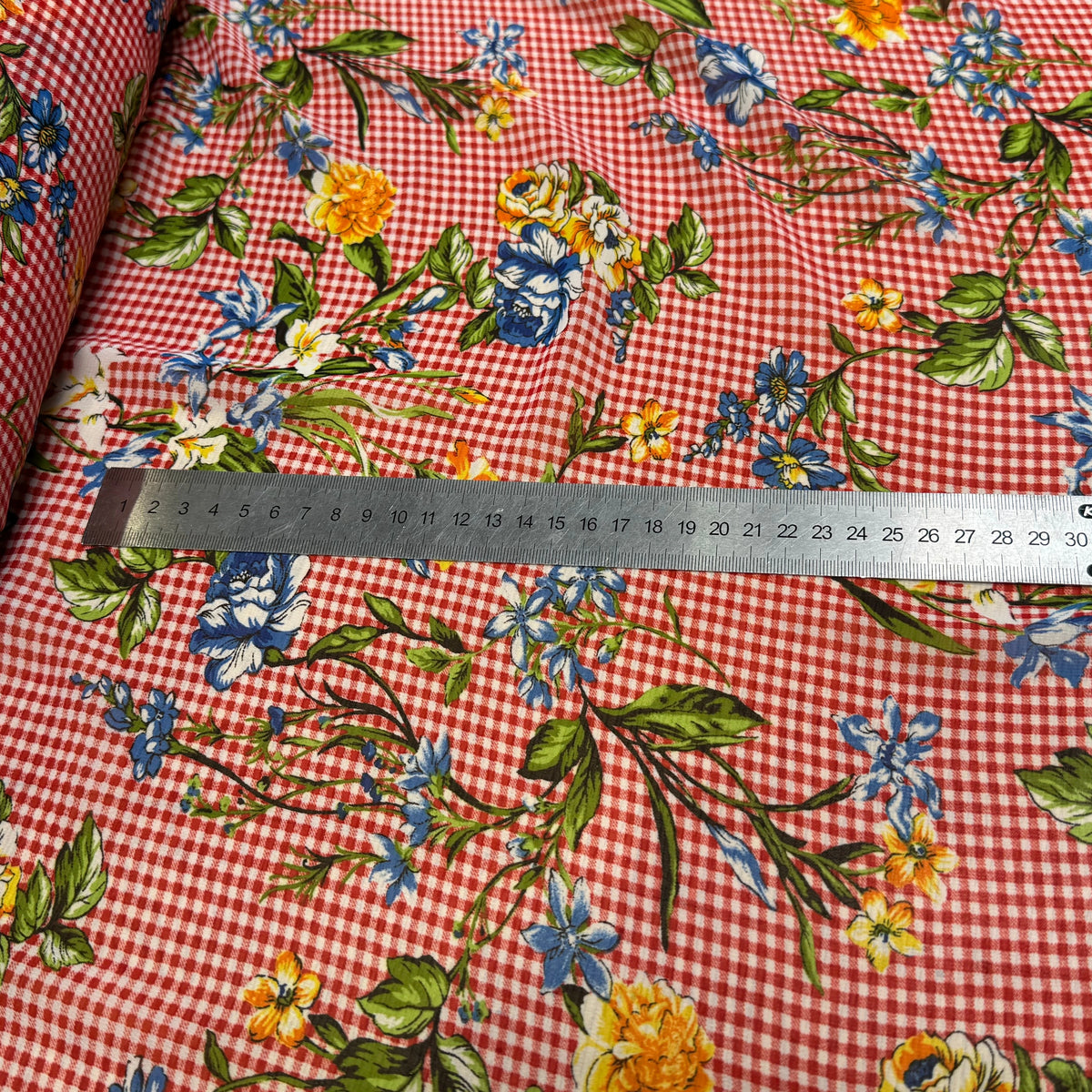 CHIFFON VICHY ROUGE FLUIDE GROSSES FLEURS SUPER BEAU - My Little Coupon