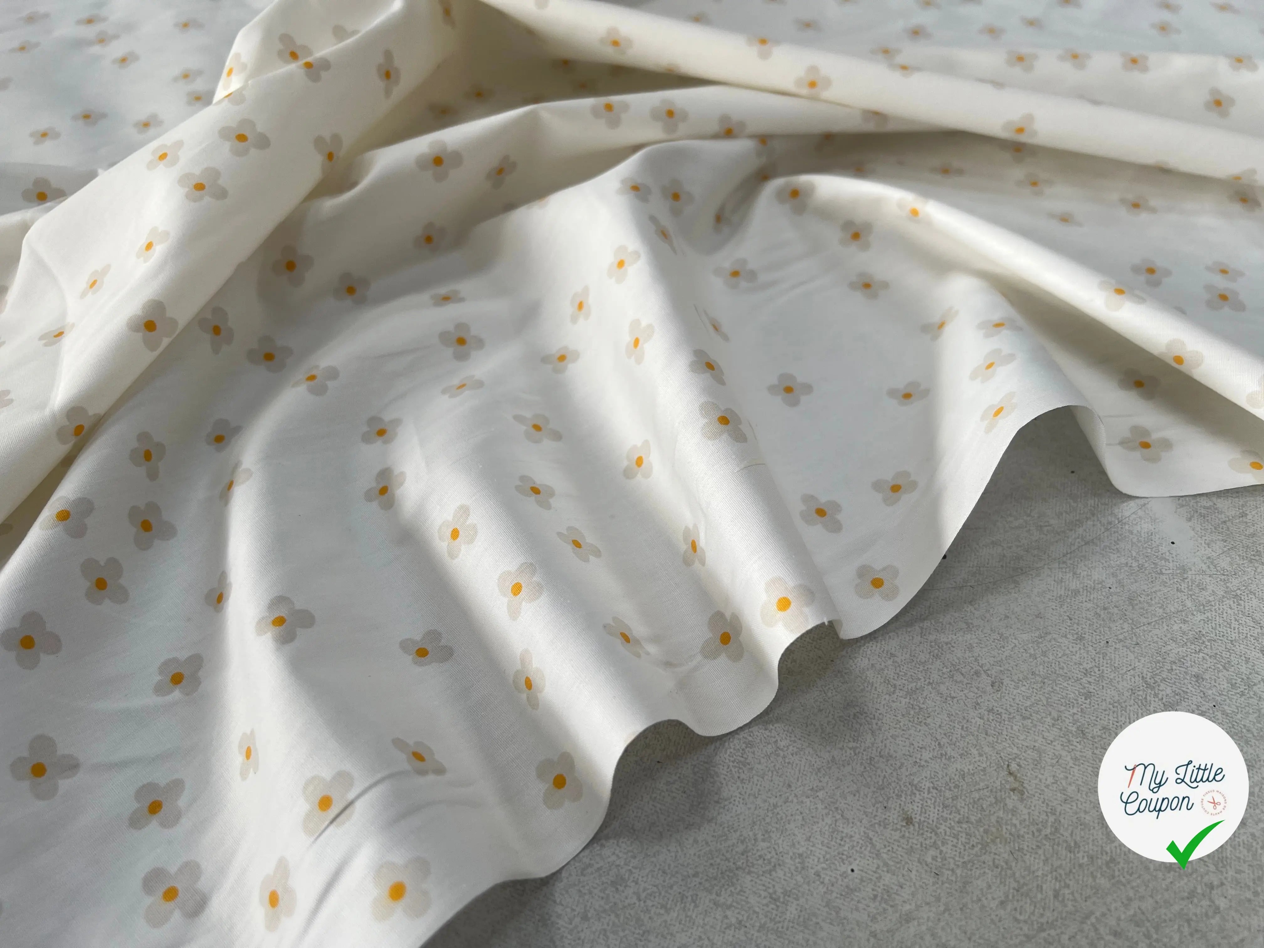 COTON BÉBÉ 120 FILS FLEURS FOND BLANC - My Little Coupon