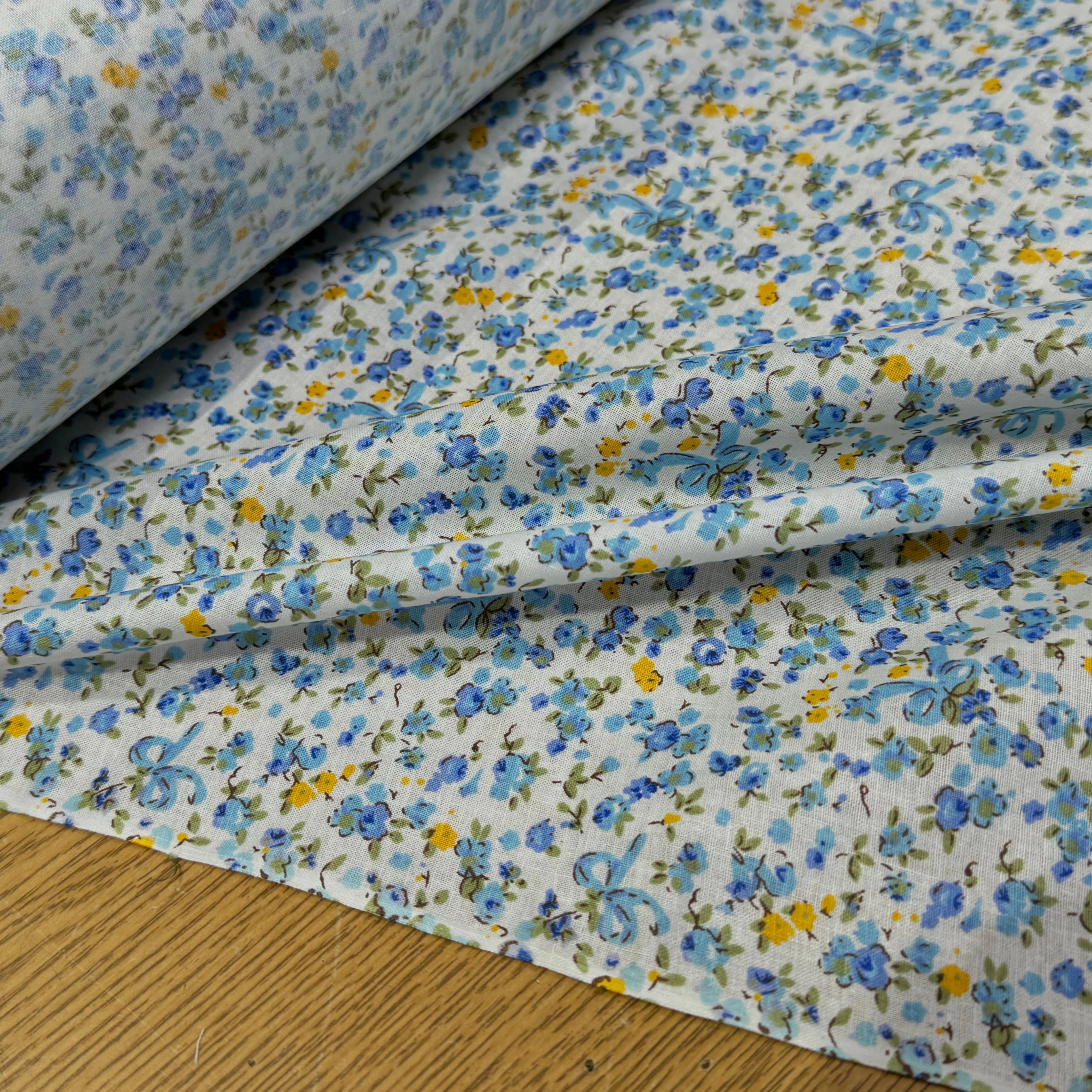 COTON FLEURS JAUNE BLEU FOND BLANC - My Little Coupon
