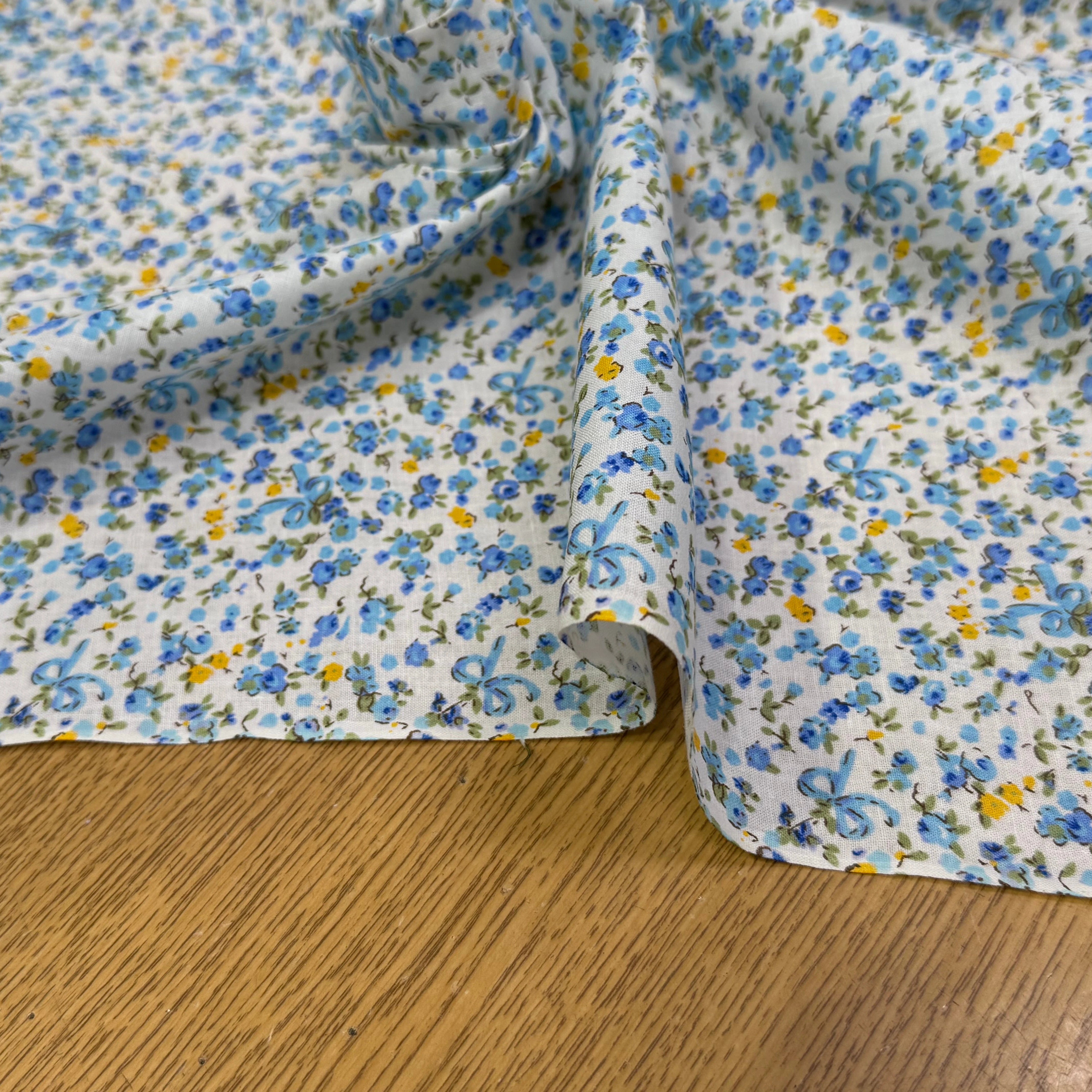 COTON FLEURS JAUNE BLEU FOND BLANC - My Little Coupon