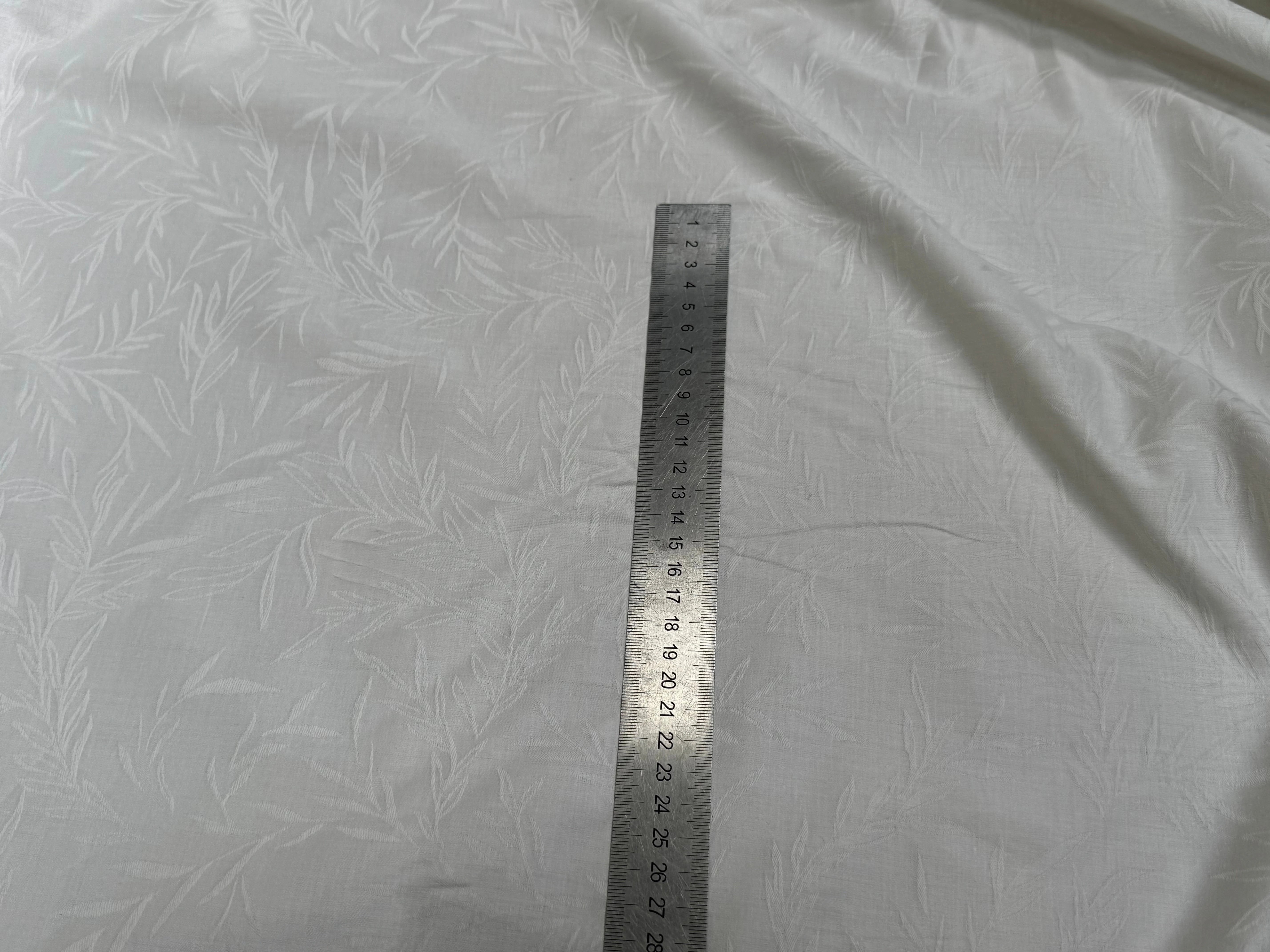 COTON JACQUARD DAMASSÉ BLANC CASSÉ MOTIFS FLORAUX 280 DE LAIZE SOFT TOUCHÉ - My Little Coupon