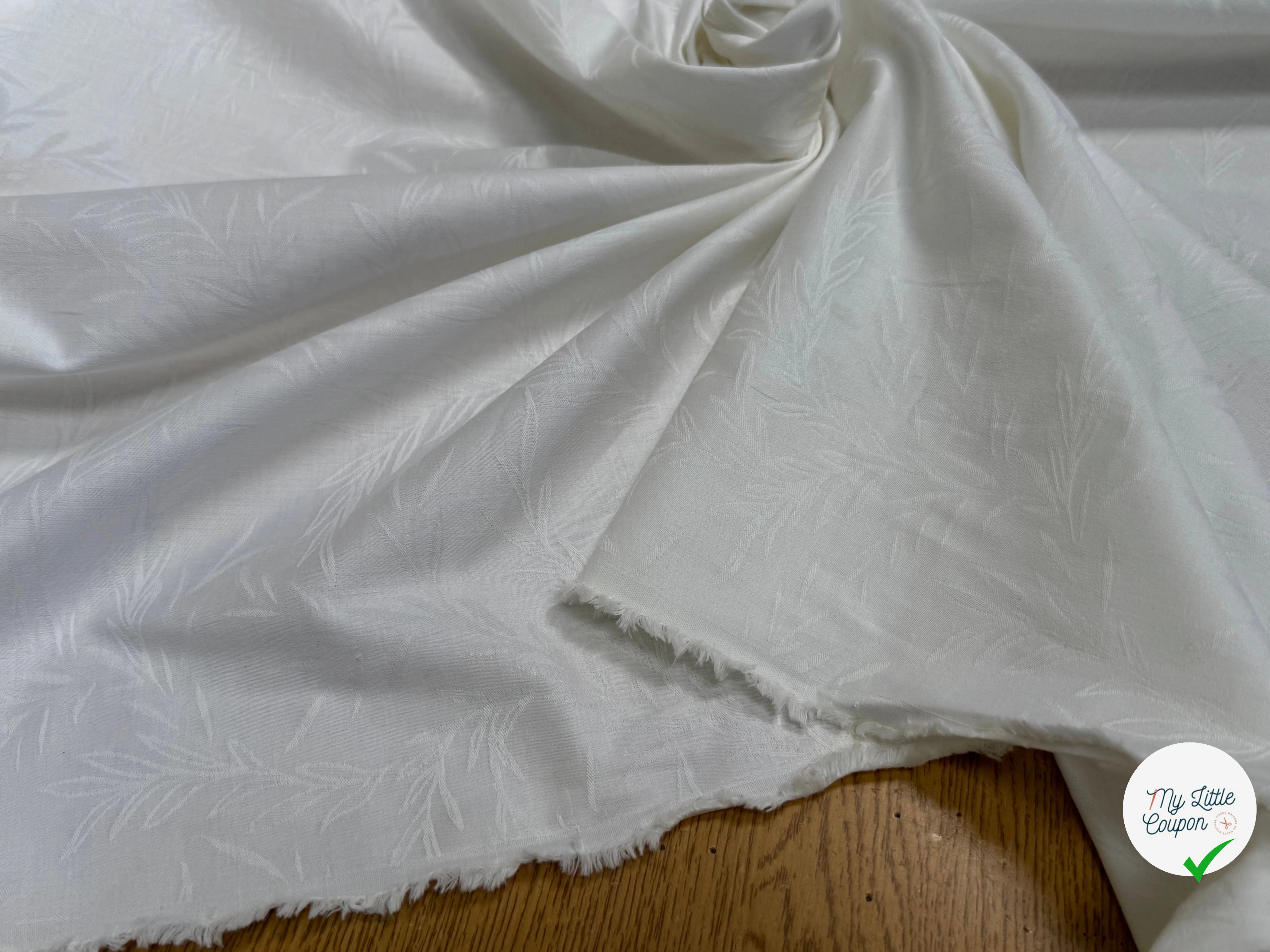 COTON JACQUARD DAMASSÉ BLANC CASSÉ MOTIFS FLORAUX 280 DE LAIZE SOFT TOUCHÉ - My Little Coupon