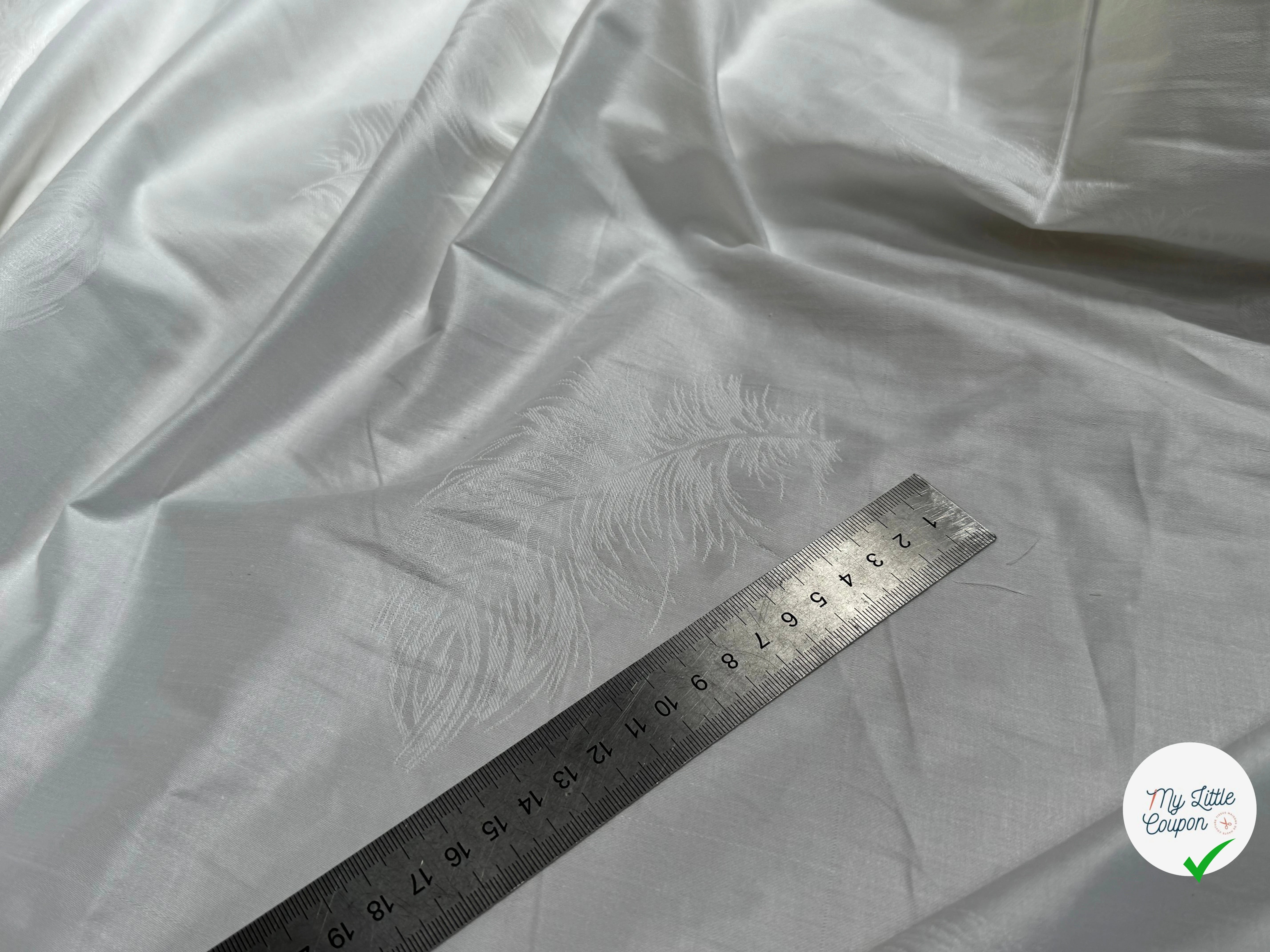 COTON JACQUARD DAMASSÉ BLANC MOTIFS PLUMES 280 DE LAIZE SOFT TOUCHÉ LÉGÈREMENT SATINÉ - My Little Coupon