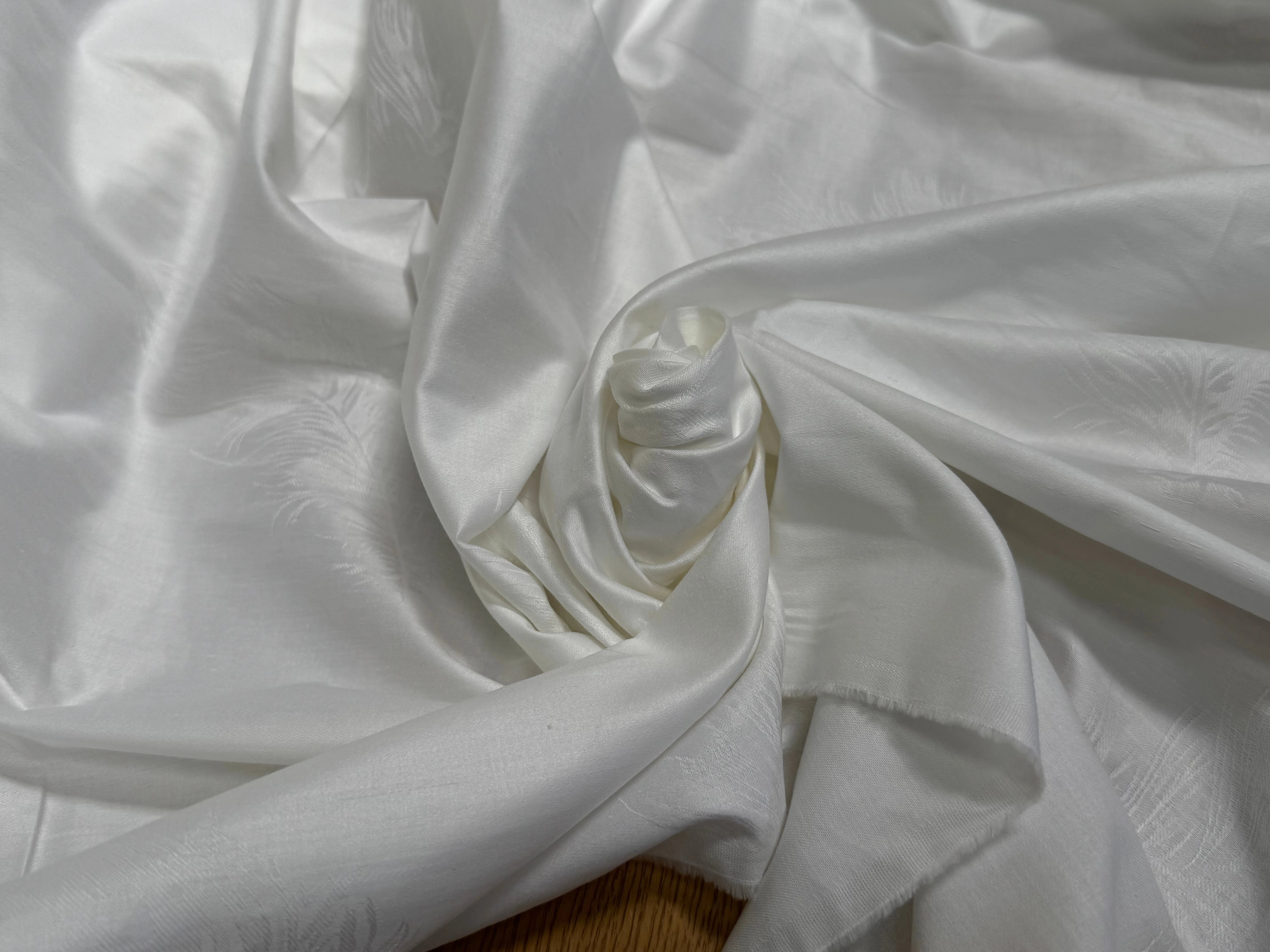 COTON JACQUARD DAMASSÉ BLANC MOTIFS PLUMES 280 DE LAIZE SOFT TOUCHÉ LÉGÈREMENT SATINÉ - My Little Coupon