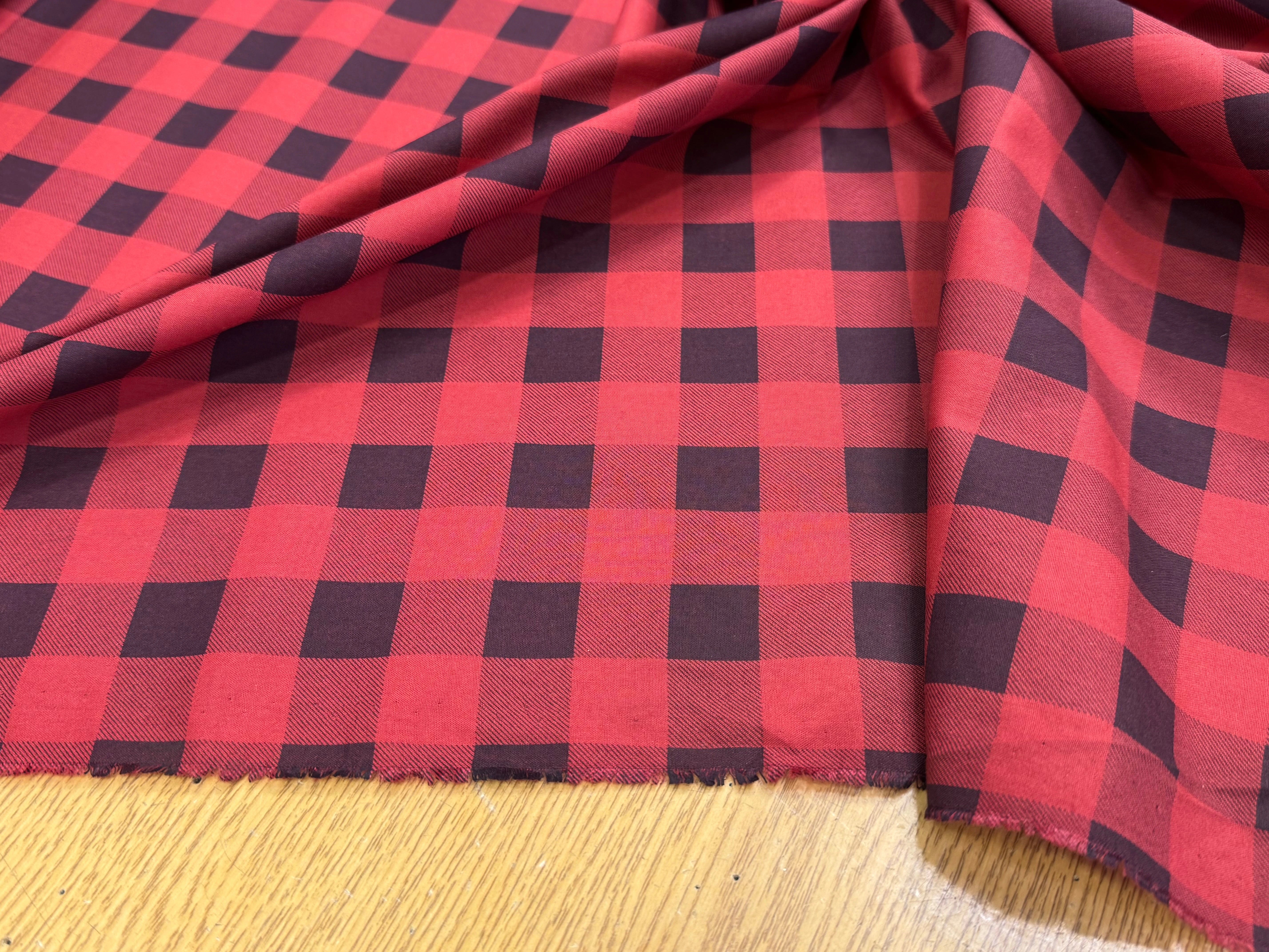 COTON LEGREMENT GRATTÉ À CARREAUX ROUGE ET NOIR ANTHRACITE 90% COTON - My Little Coupon