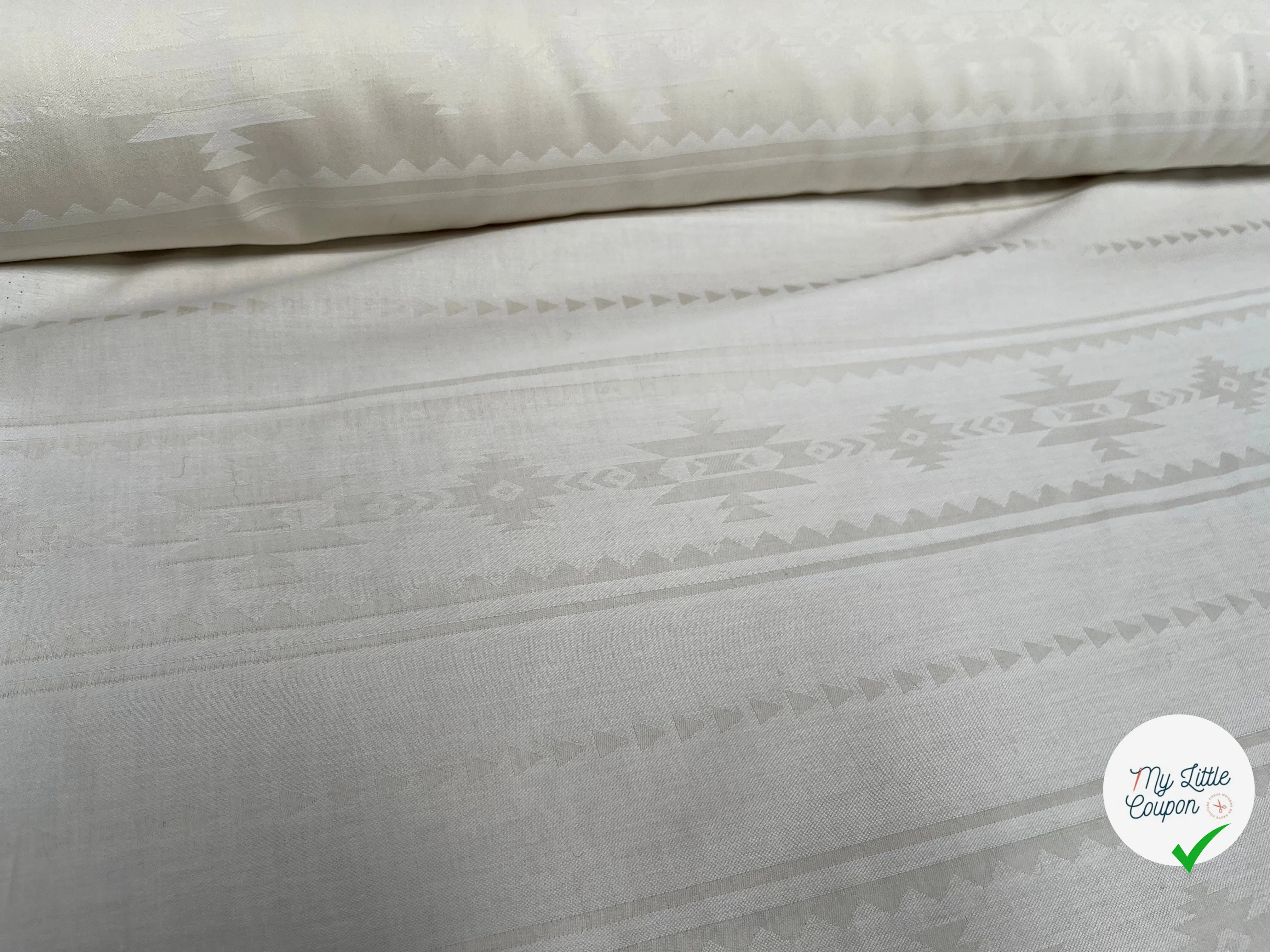COTON SOYEUX SERGÉE MOTIF TON SUR TON GÉOMETRIQUE BEIGE - My Little Coupon