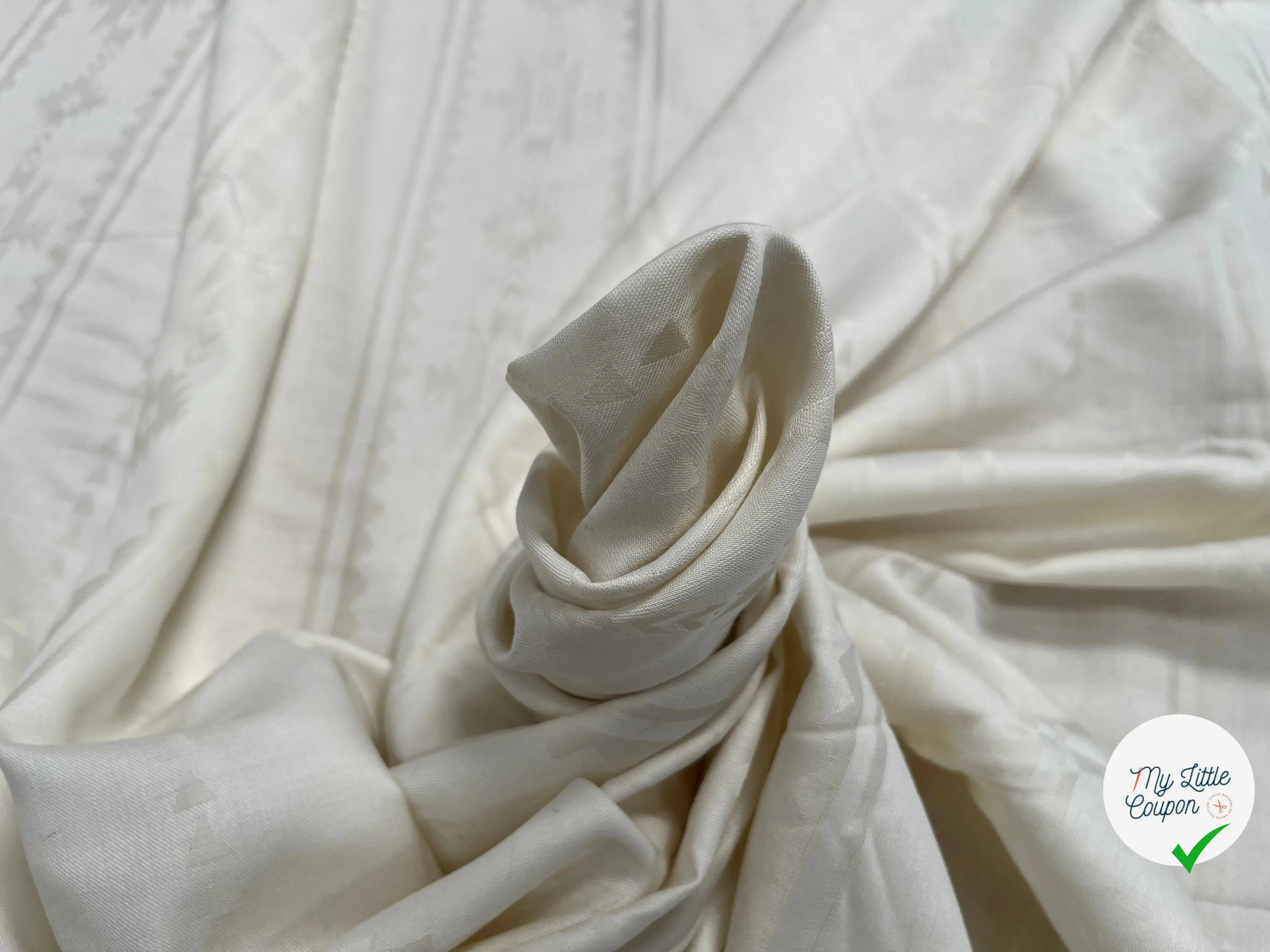 COTON SOYEUX SERGÉE MOTIF TON SUR TON GÉOMETRIQUE BEIGE - My Little Coupon