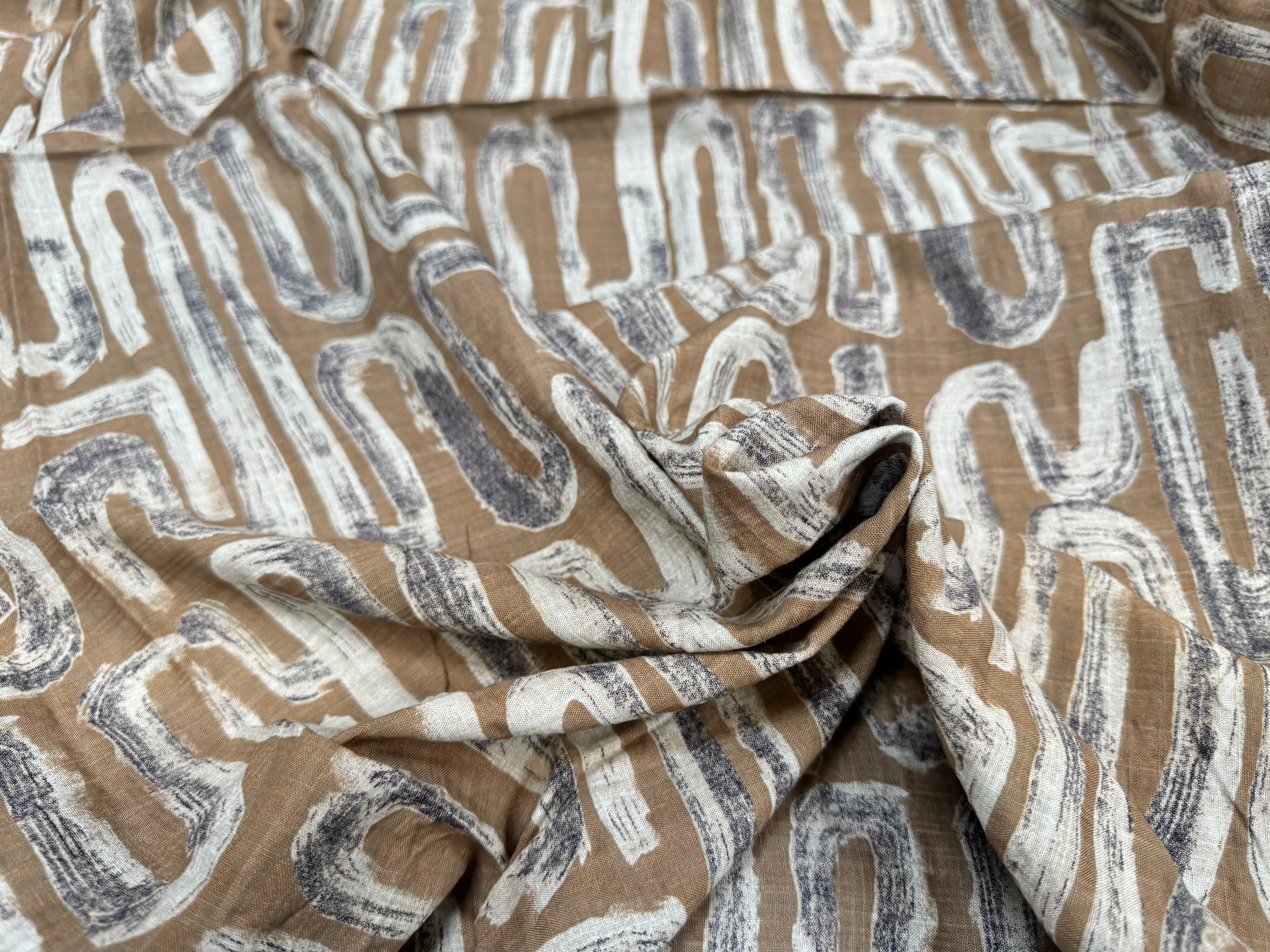 COTON VISCOSE EN CHAINE ET TRAME TISSU SLUB IMPRIMÉ ABSTRAIT MARRON TAUPE - My Little Coupon