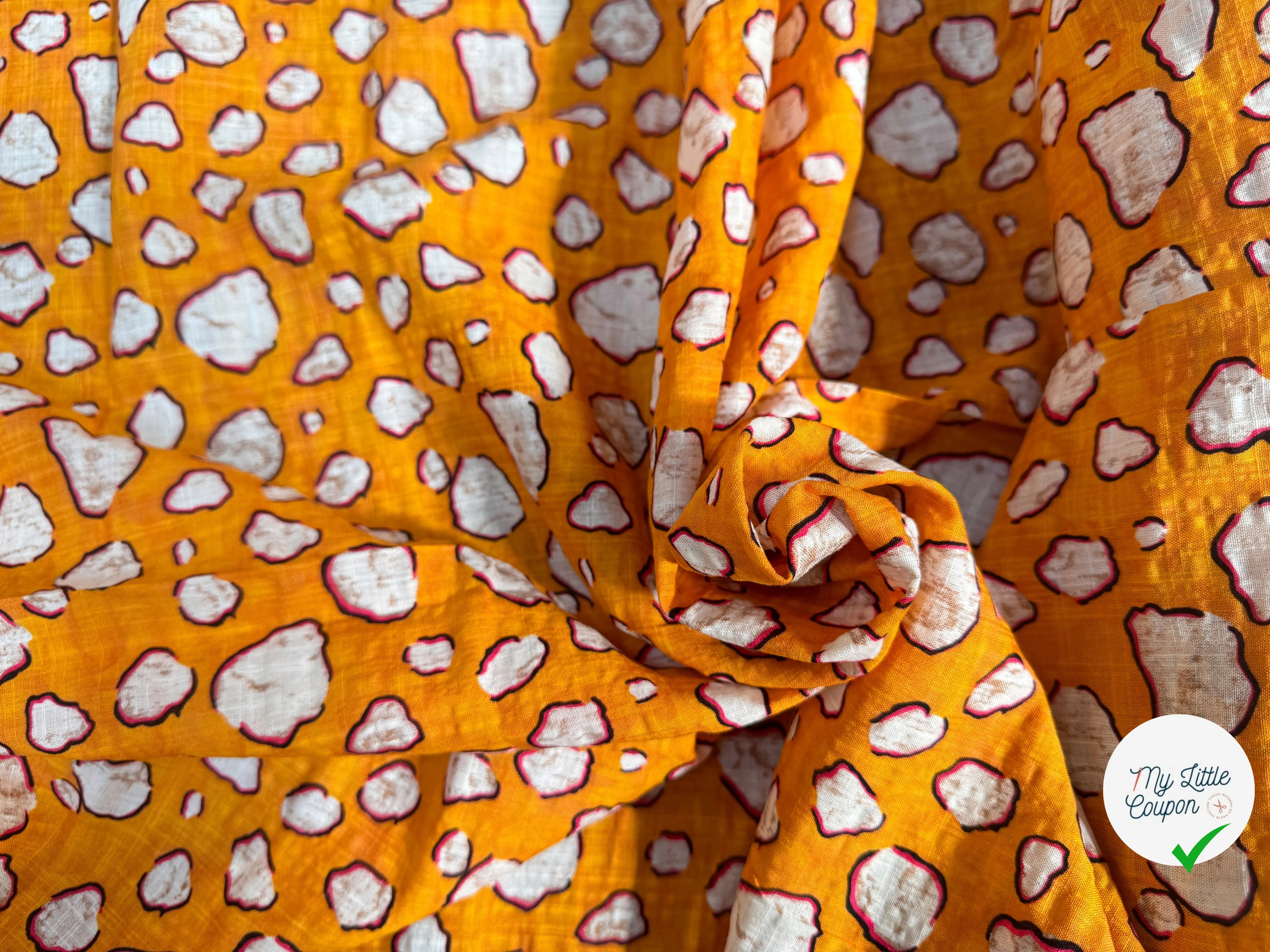 COTON VISCOSE EN CHAINE ET TRAME TISSU SLUB IMPRIMÉ POIS OCRE - My Little Coupon