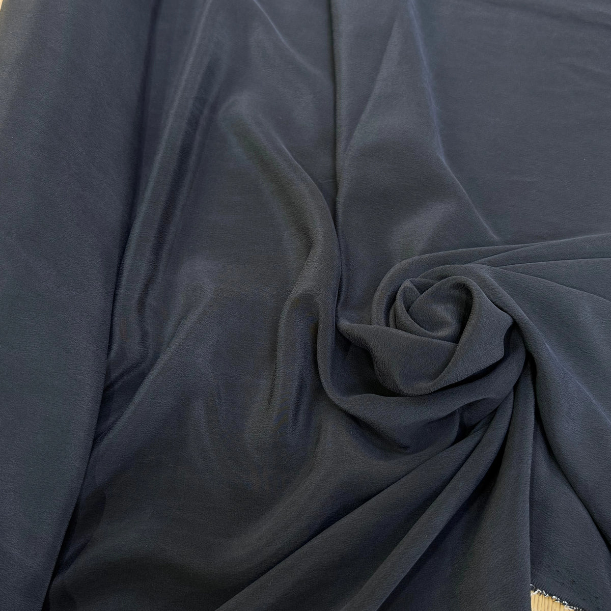 CREPE DE CHINE 100% SOIE NOIR ANTHRACITE FLUIDE - My Little Coupon