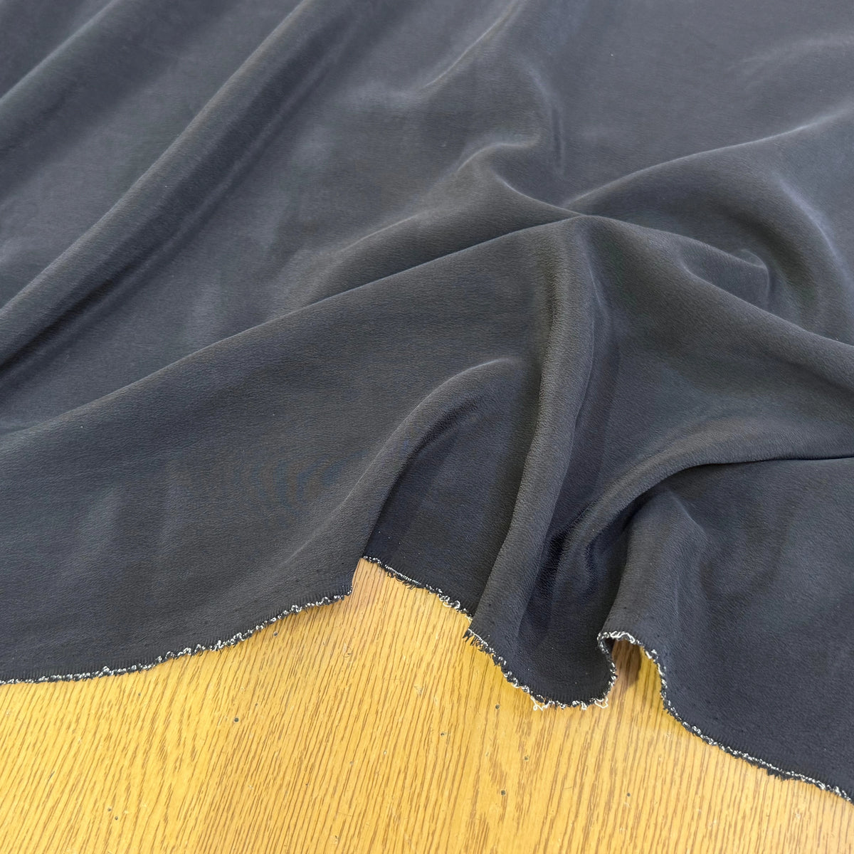 CREPE DE CHINE 100% SOIE NOIR ANTHRACITE FLUIDE - My Little Coupon