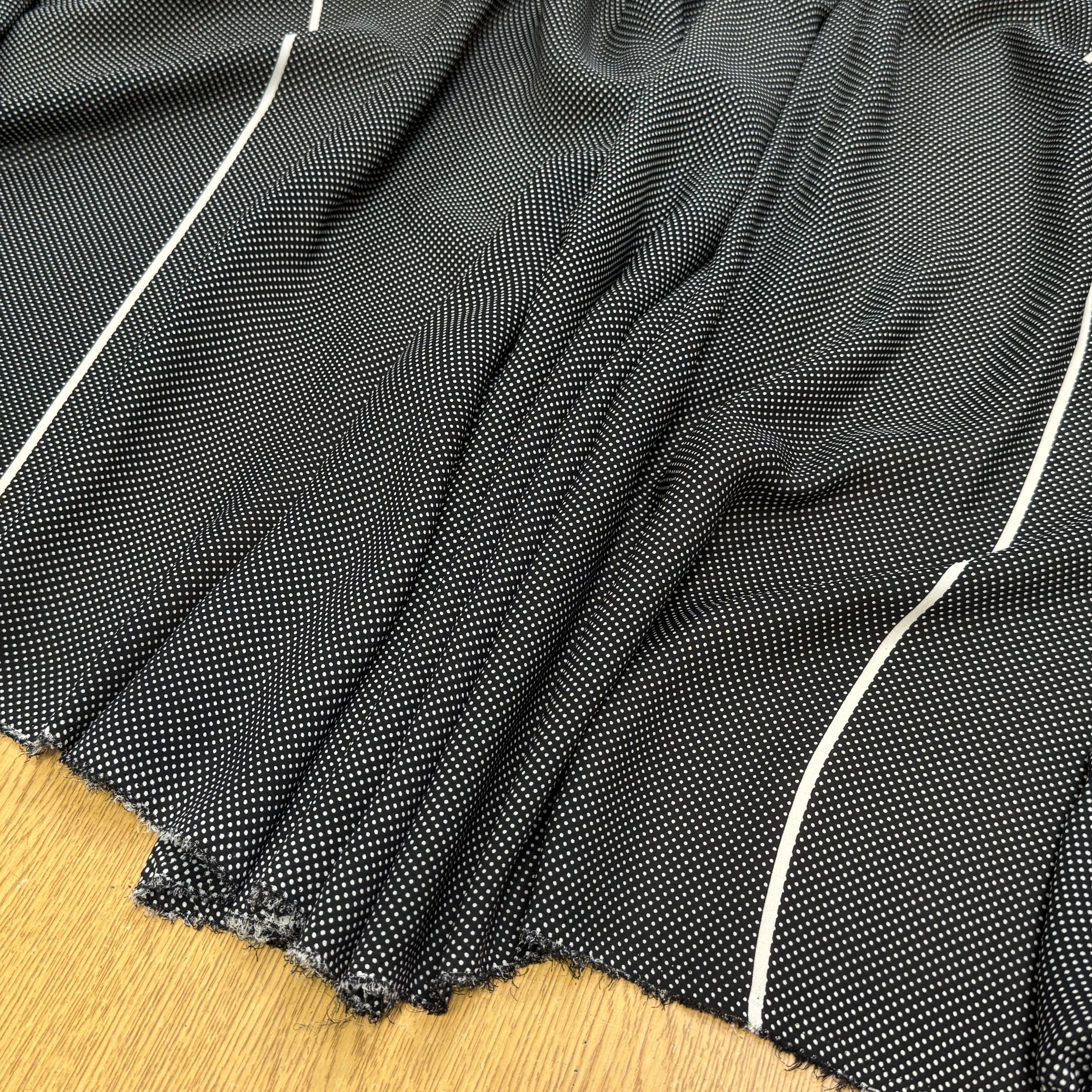 CREPE DE SOIE FOND NOIR À POIS PANNEAU DE 1 METRE - My Little Coupon