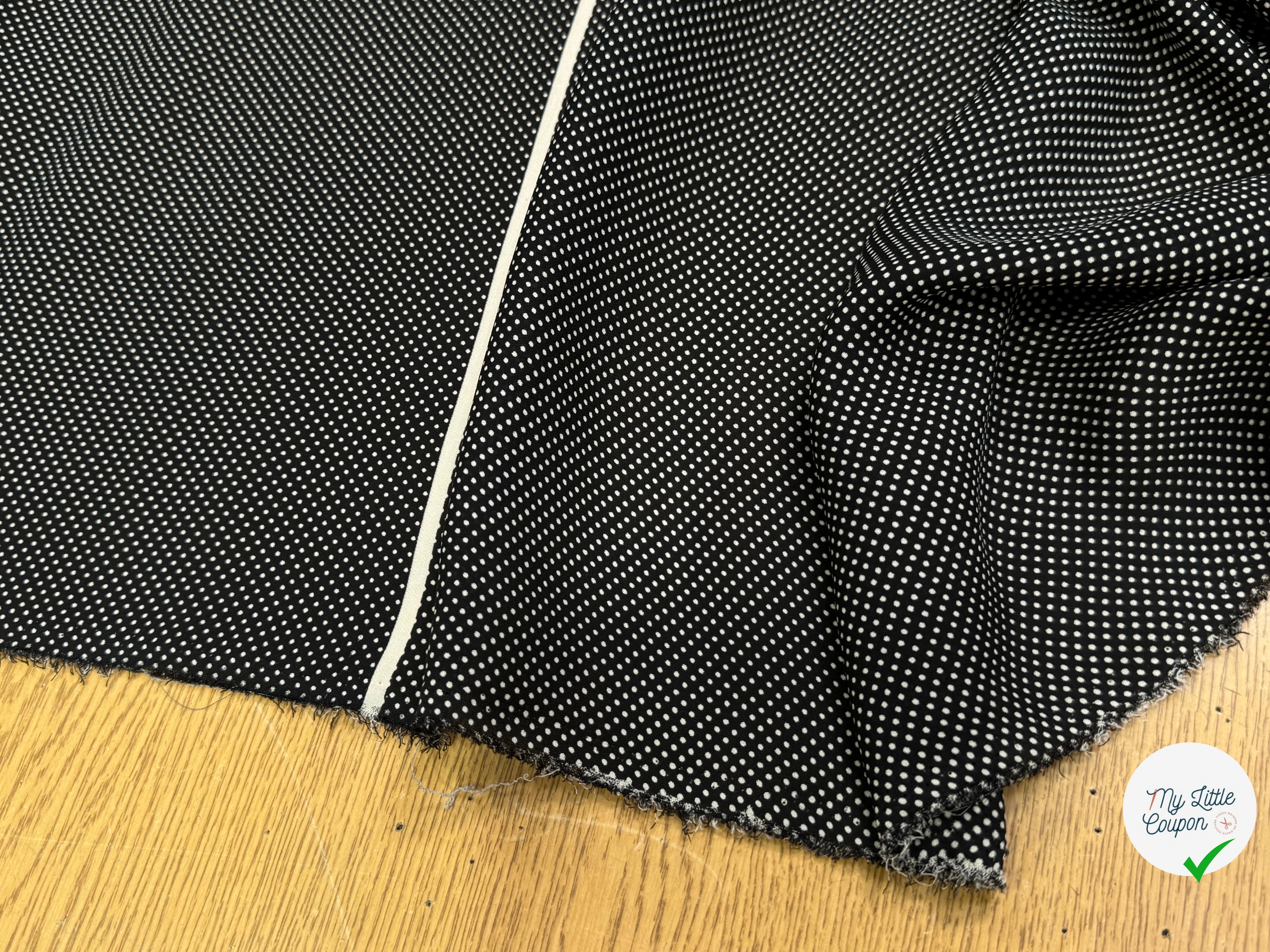 CREPE DE SOIE FOND NOIR À POIS PANNEAU DE 1 METRE - My Little Coupon