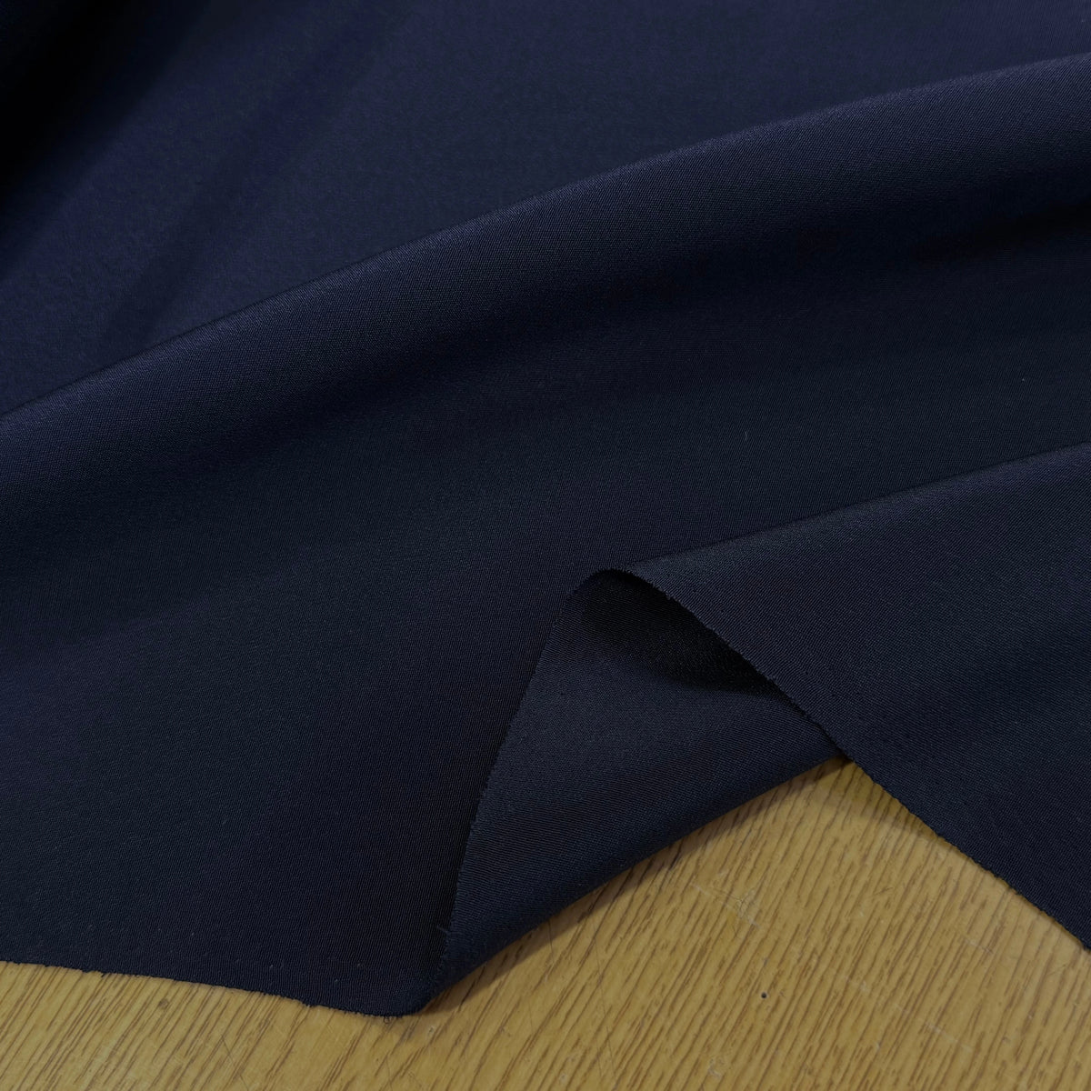 CREPE DE SOIE SATINÉ FLUIDE BLEU MARRINE 110 DE LAIZE - My Little Coupon