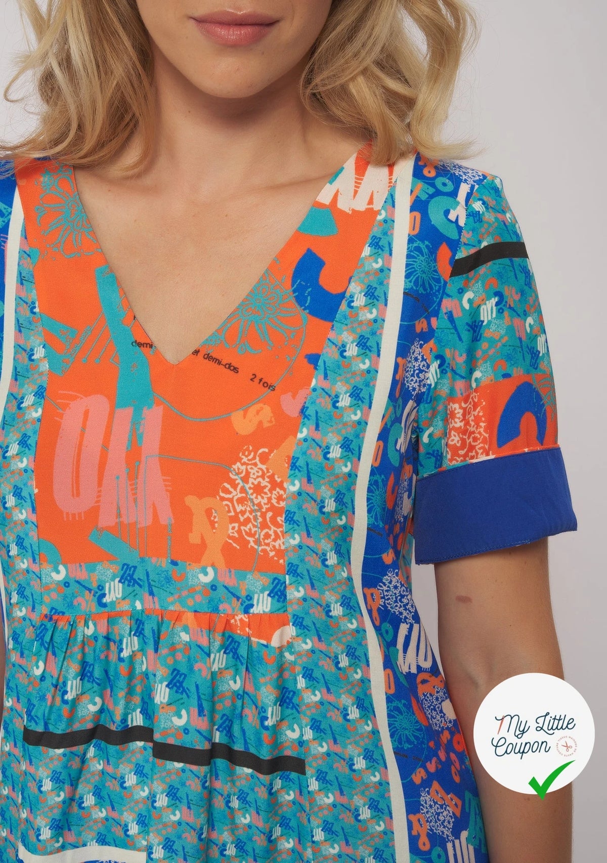 CRÊPE DE VISCOSE FLUIDE IMPRIMÉ TYPOGRAPHIQUE BLEU ET ORANGE - My Little Coupon