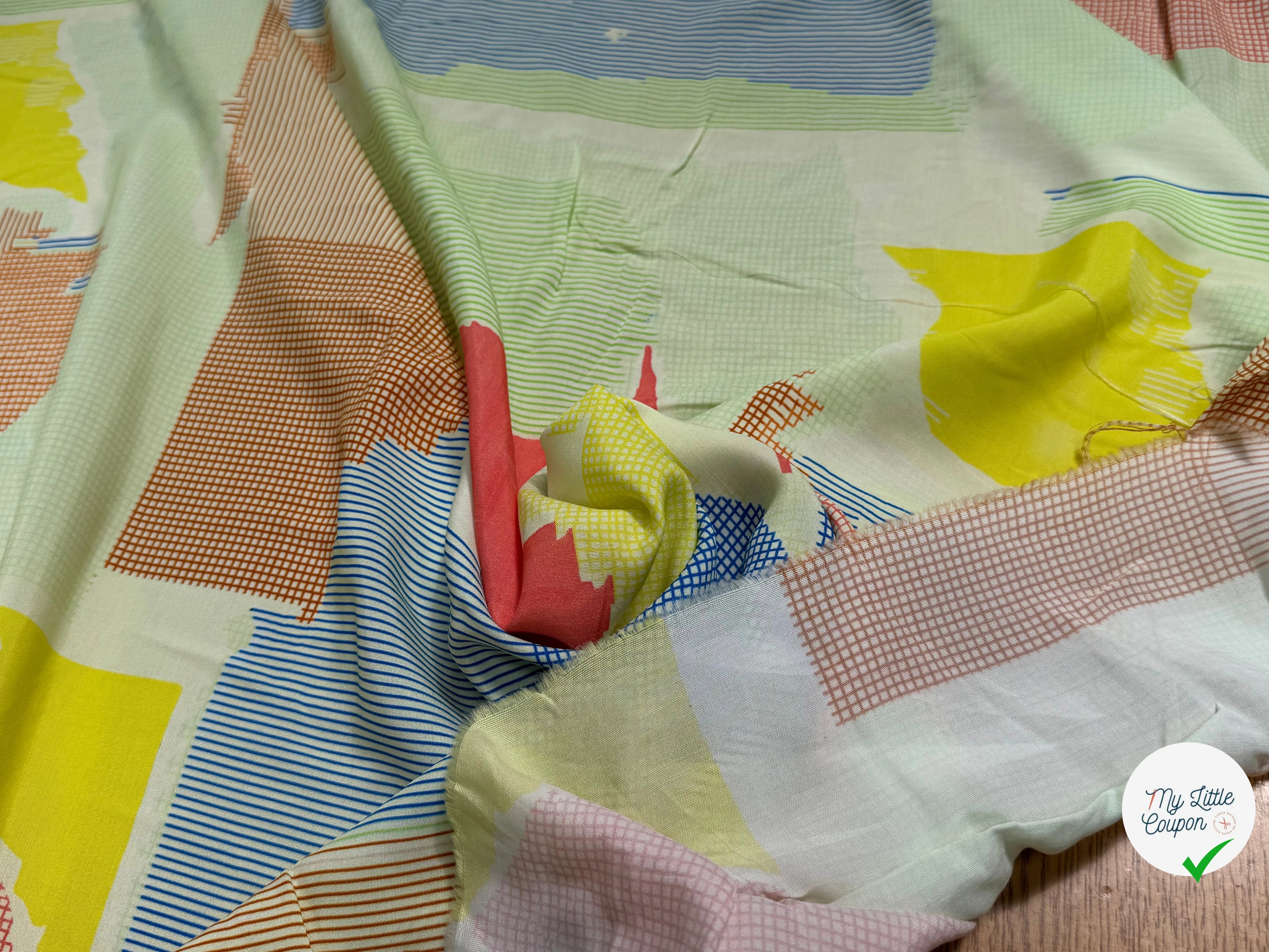 CRÊPE DE VISCOSE IMPRIMÉ GRAPHIQUE RAYURES JAUNE FANTASY PAPIER JAUNE - My Little Coupon