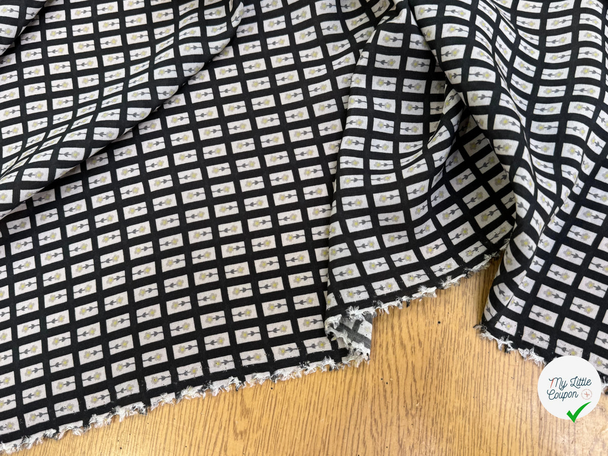 CRÊPE DE VISCOSE IMPRIMÉ SEMIS DE FLEURS FOND NOIR - My Little Coupon