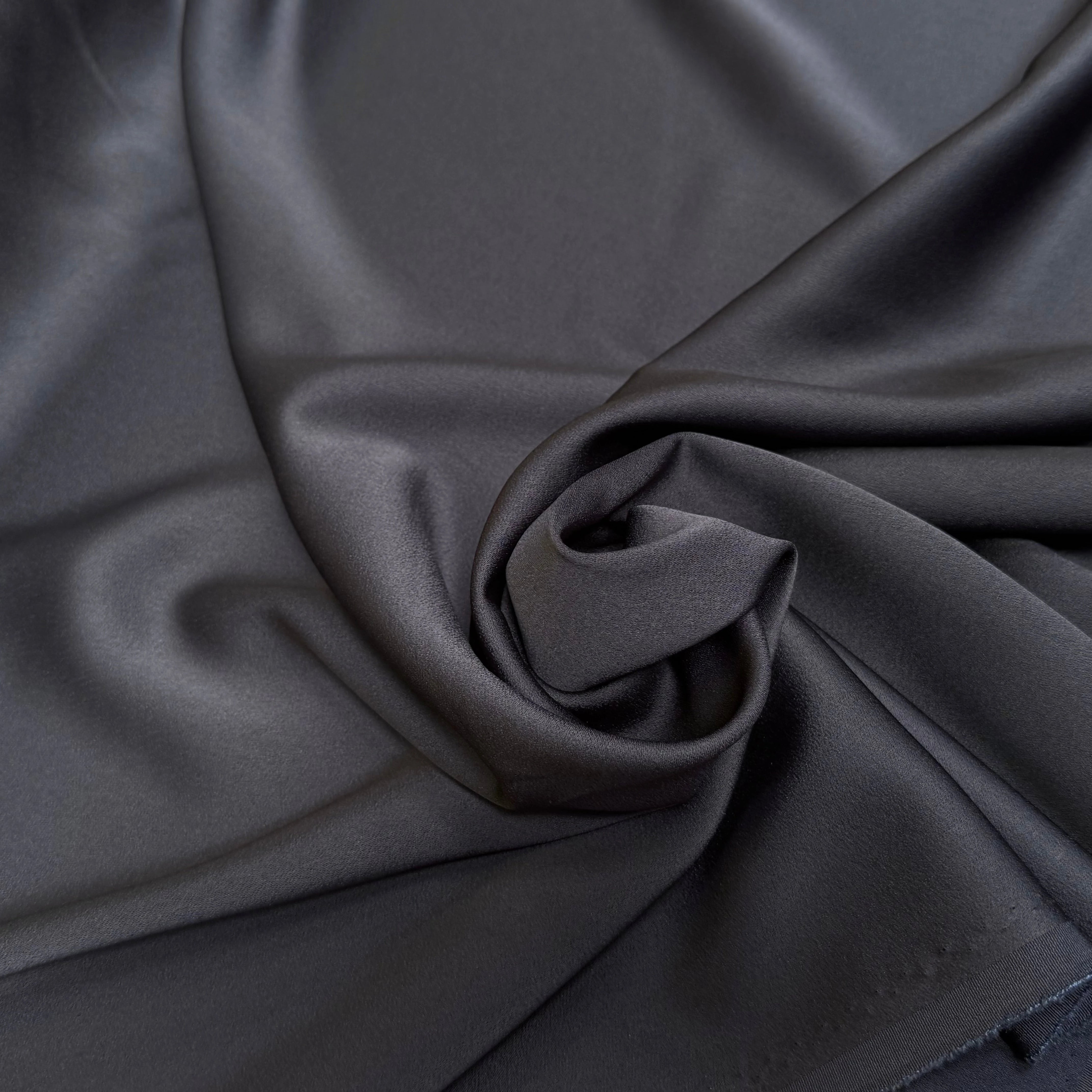 CREPE ENVERS SATIN BLEU MARINE 68% ACETATE - My Little Coupon