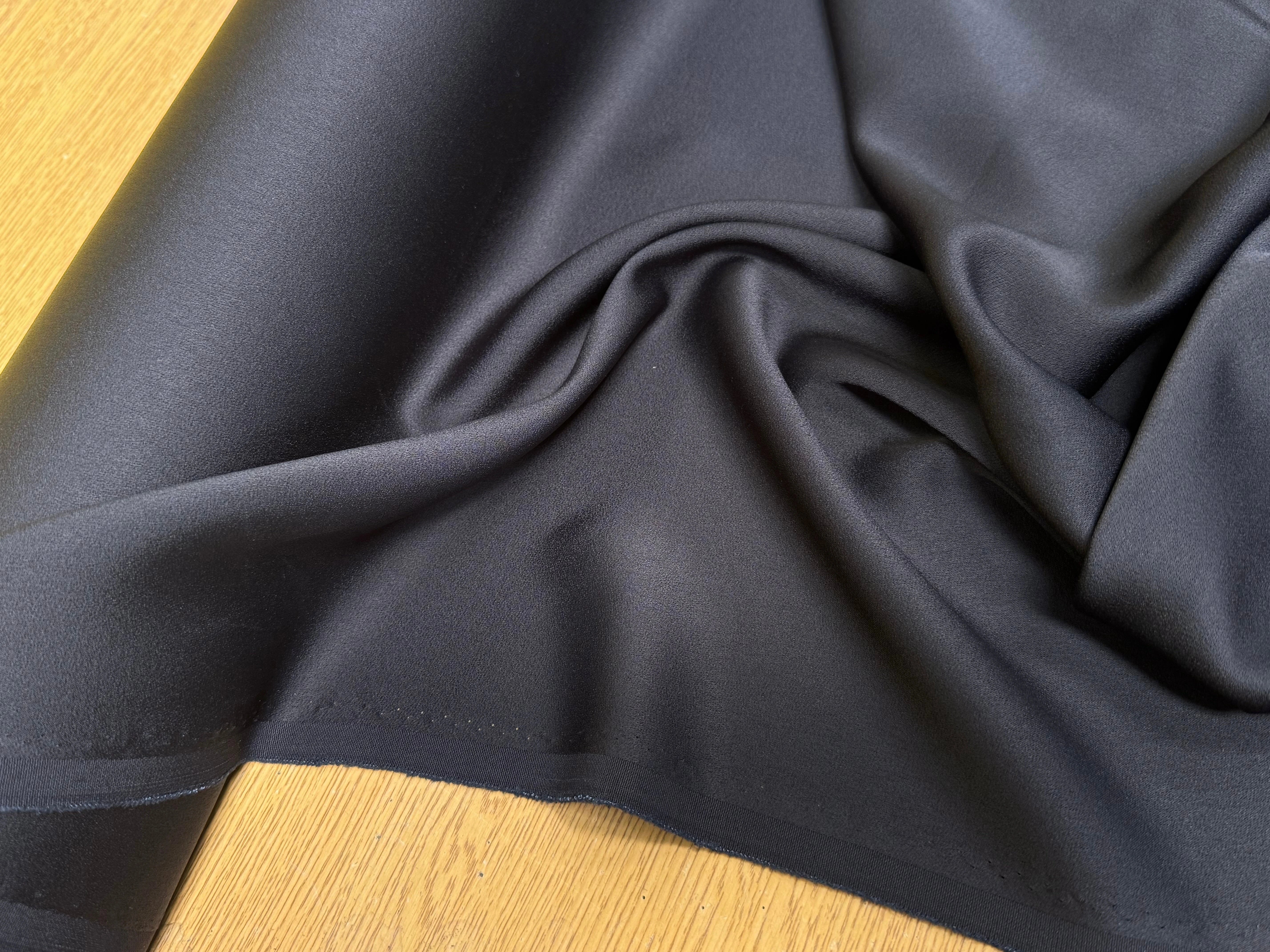 CREPE ENVERS SATIN BLEU MARINE 68% ACETATE - My Little Coupon