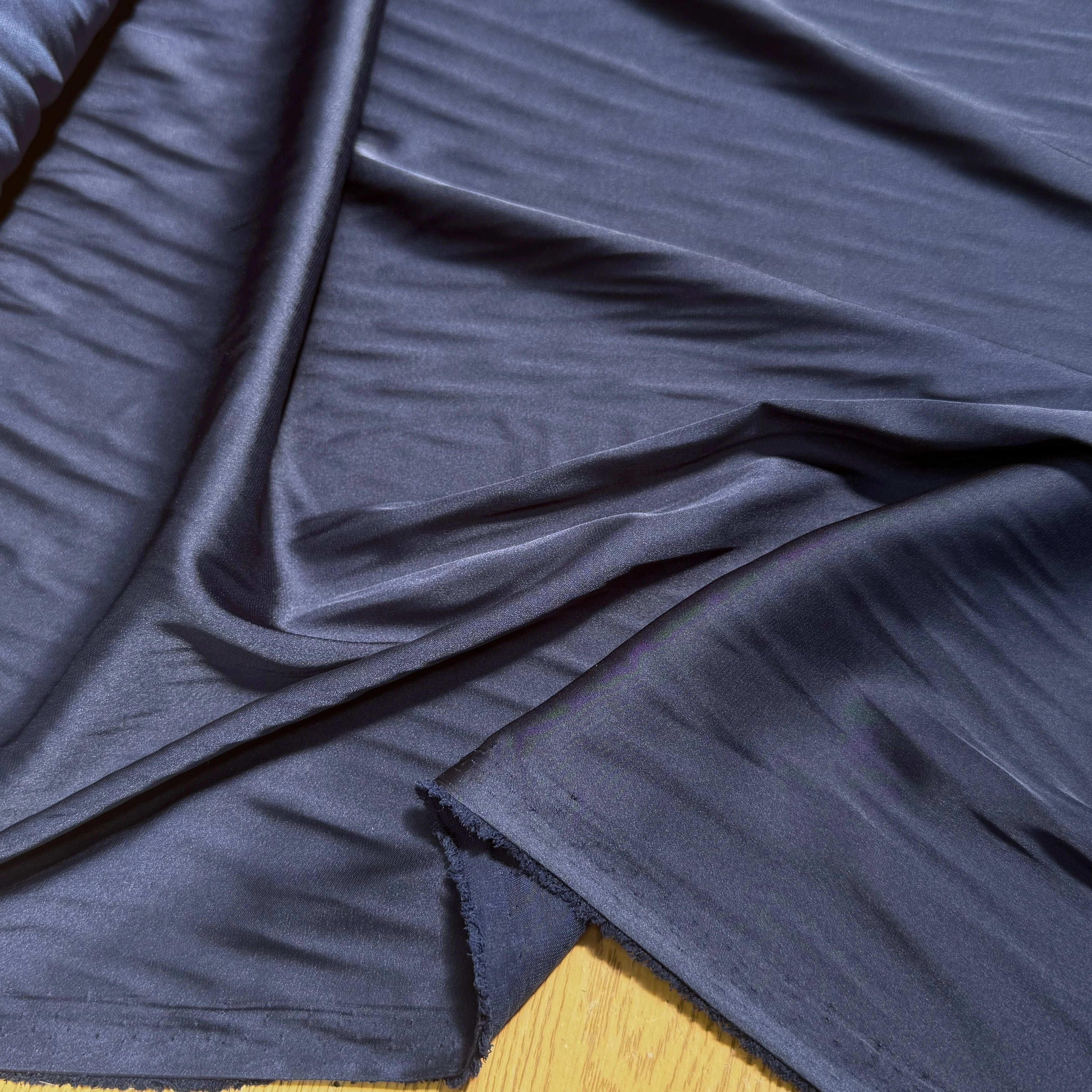 CREPE ENVERS SATIN BLEU MARINE FLUIDE - My Little Coupon