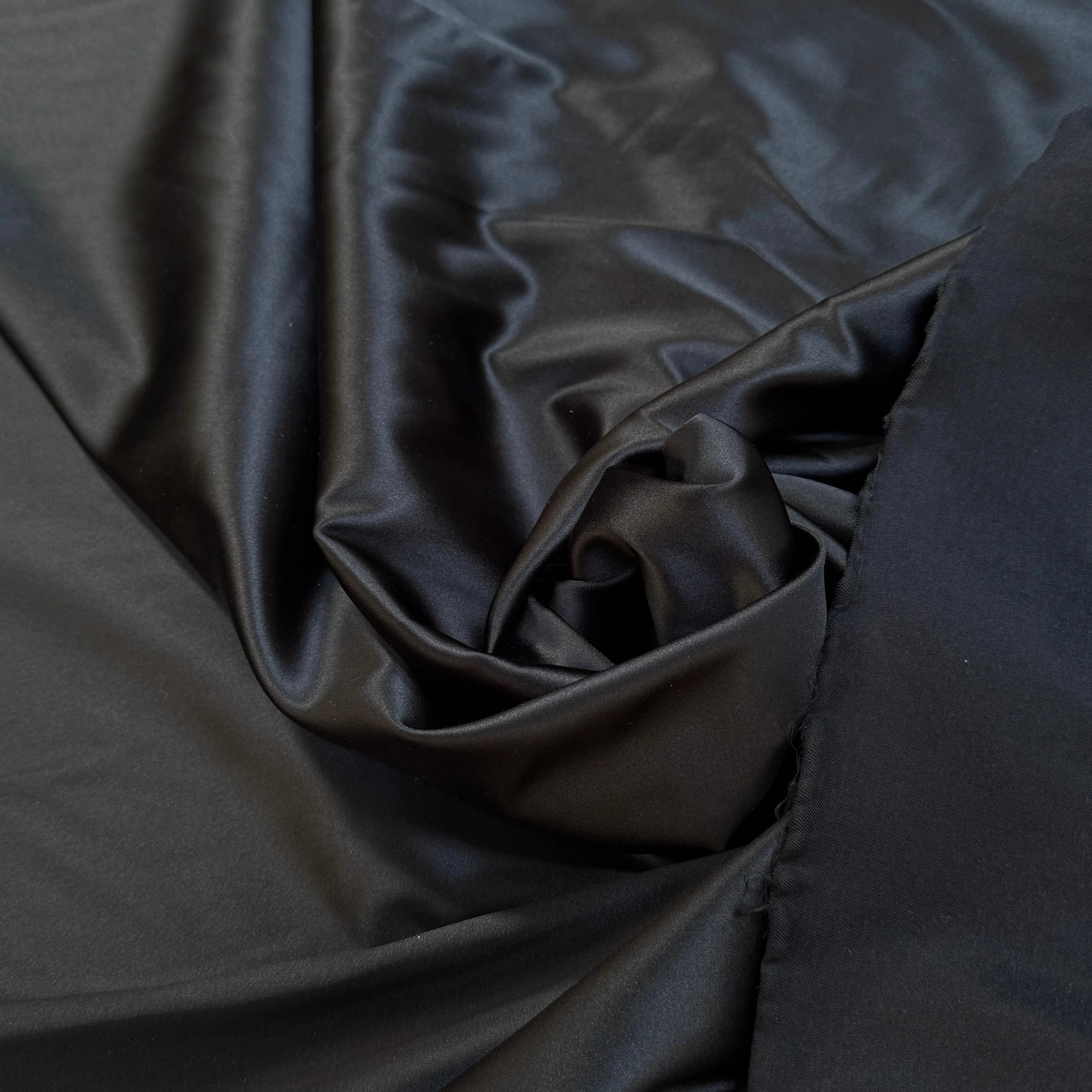 CREPE ENVERS SATIN FLUIDE NOIR 32% ACETATE - My Little Coupon