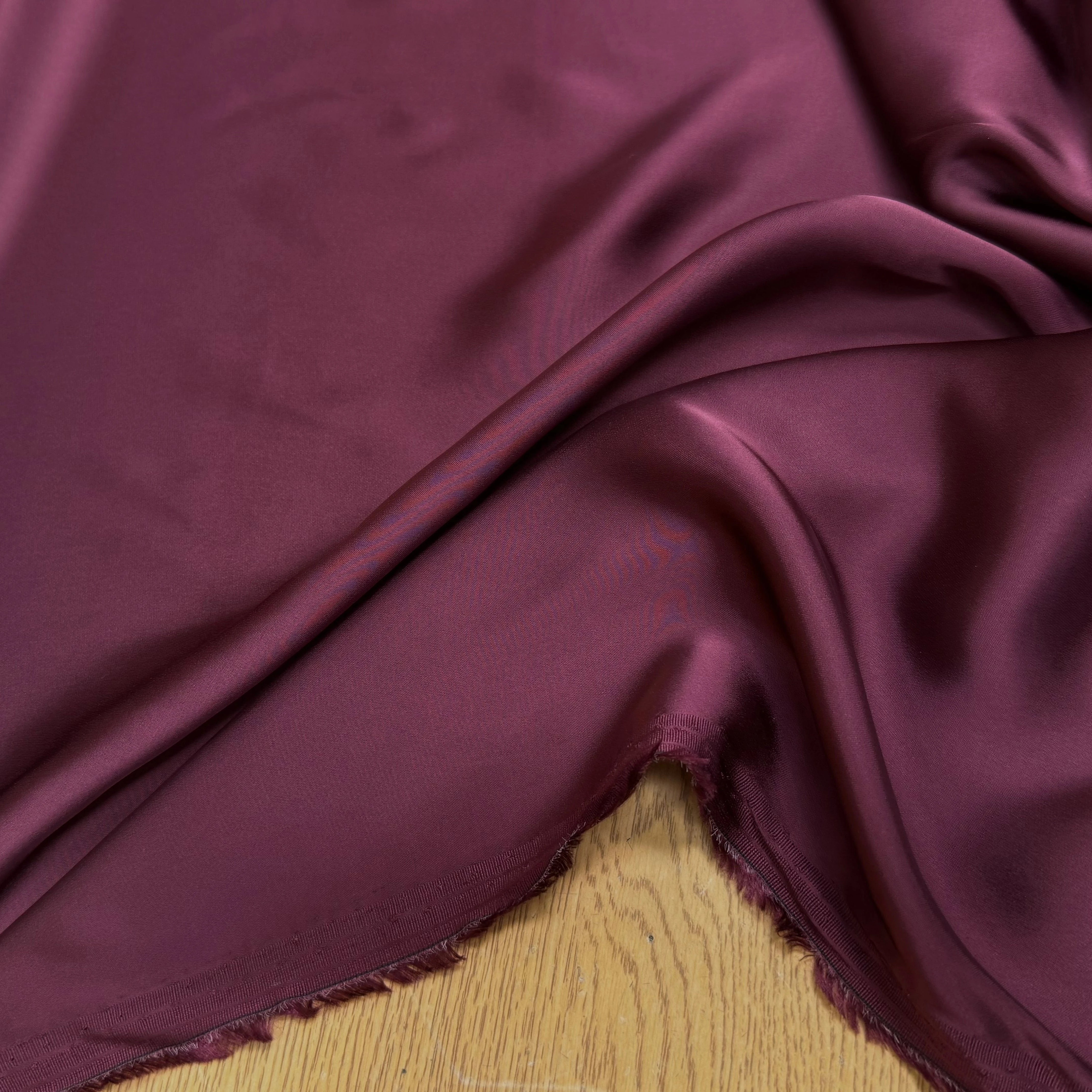 CREPE ENVERS SATIN FVISCOSE LUIDE BORDEAUX - My Little Coupon