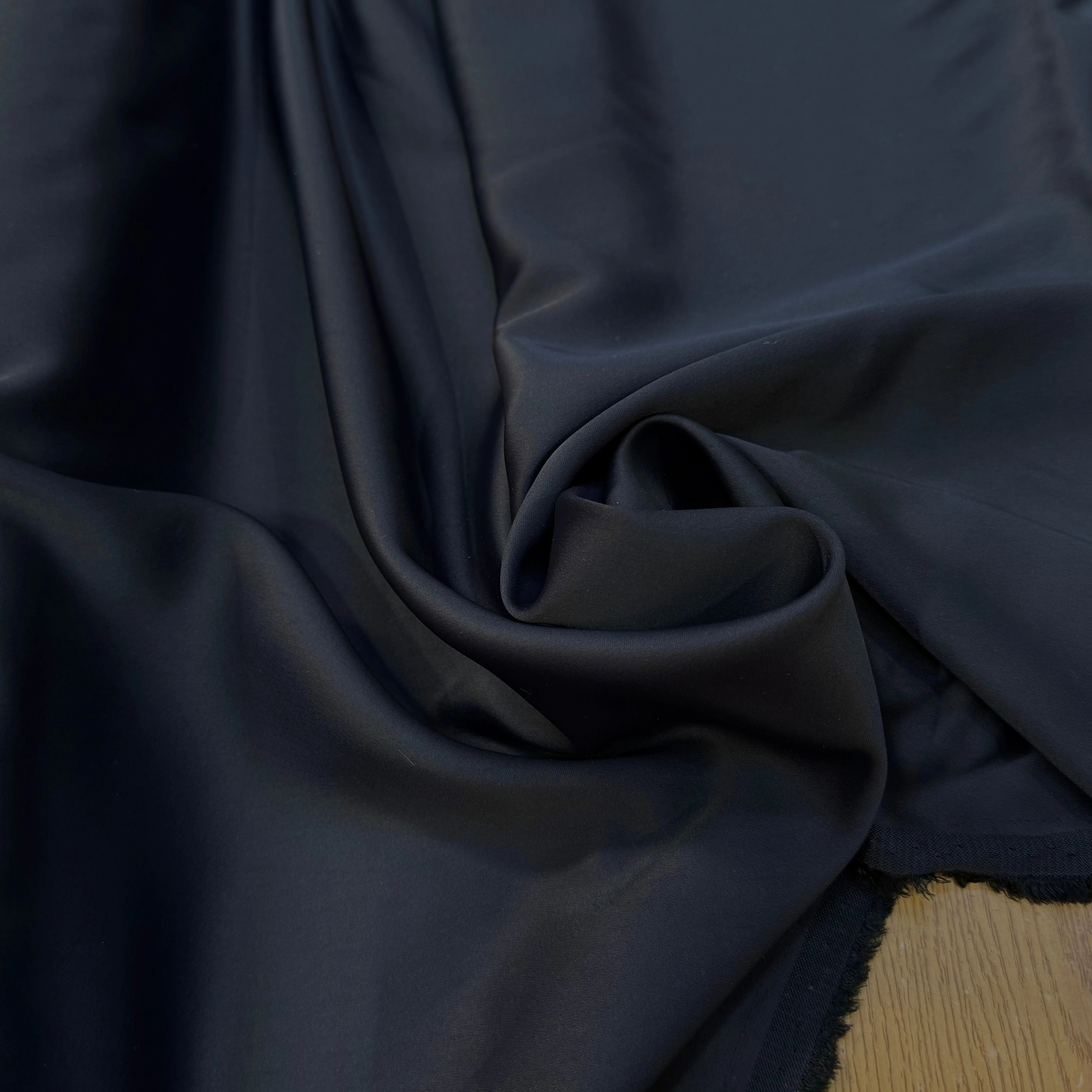 CREPE ENVERS SATIN STRETCH NOIR/MARINE FONCÉ BEAU TOMBÉ - My Little Coupon