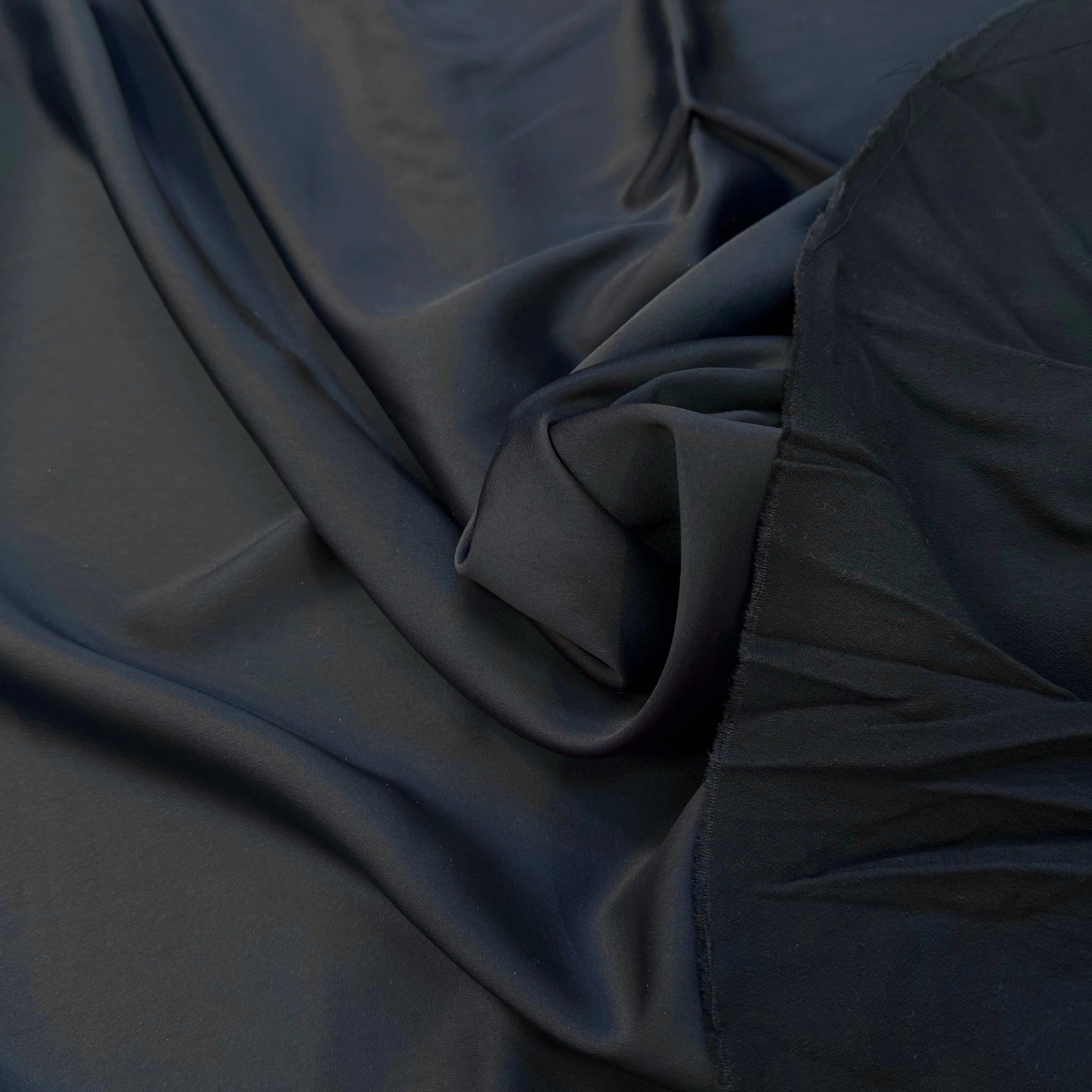 CREPE ENVERS SATIN STRETCH NOIR/MARINE FONCÉ BEAU TOMBÉ - My Little Coupon