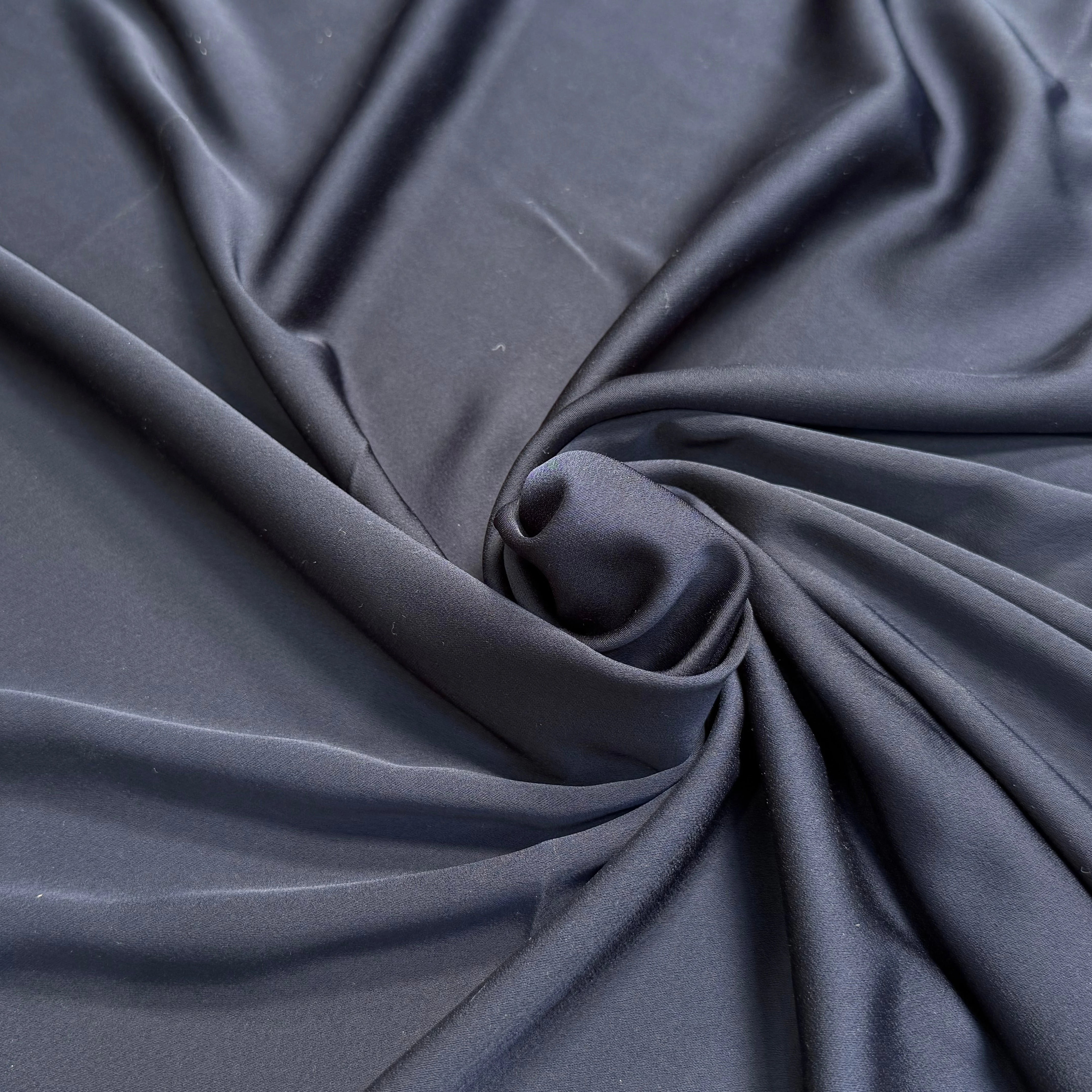CREPE ENVERS SATIN SUPERBE TOMBÉ MARINE FONCÉ - My Little Coupon