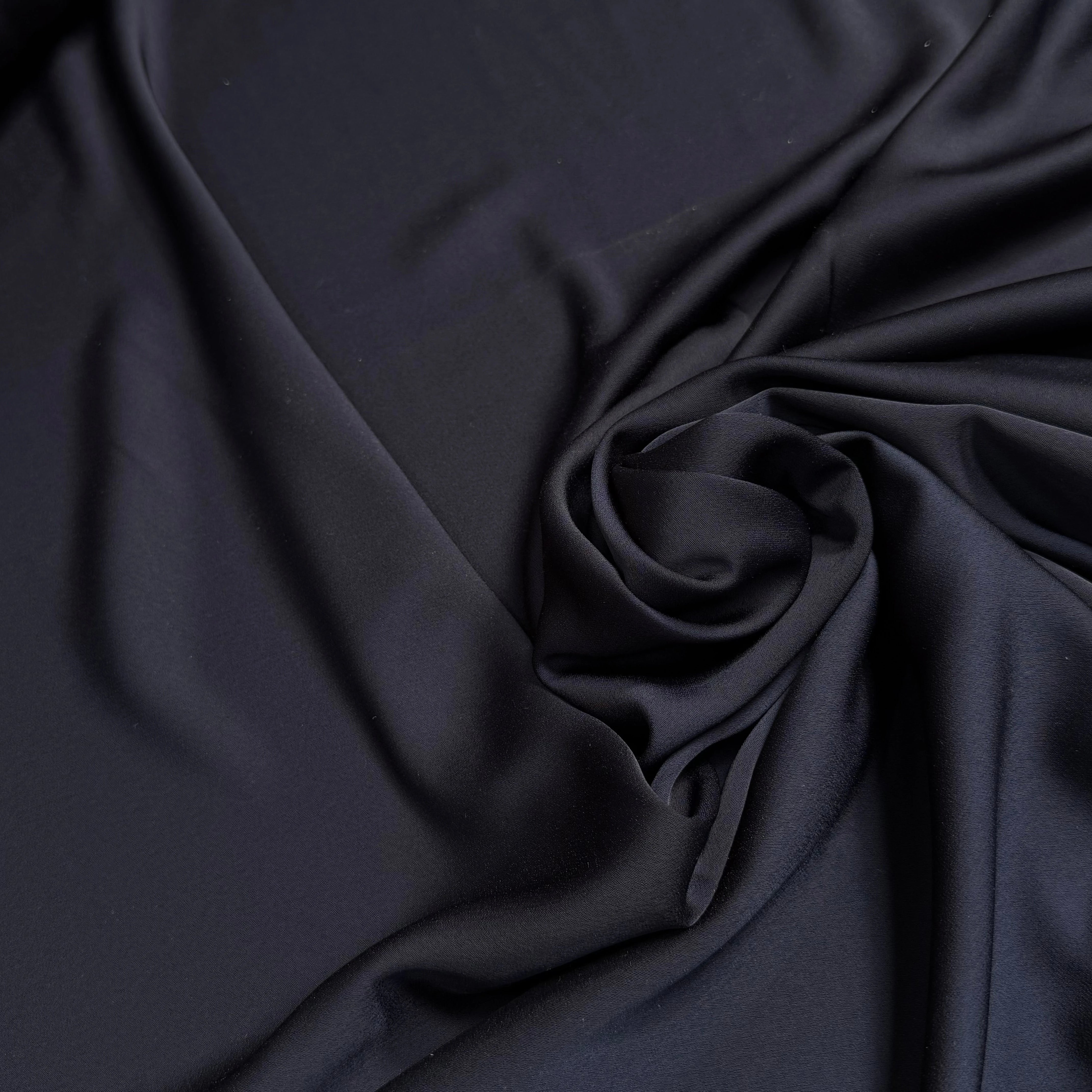 CREPE ENVERS SATIN SUPERBE TOMBÉ MARINE FONCÉ - My Little Coupon