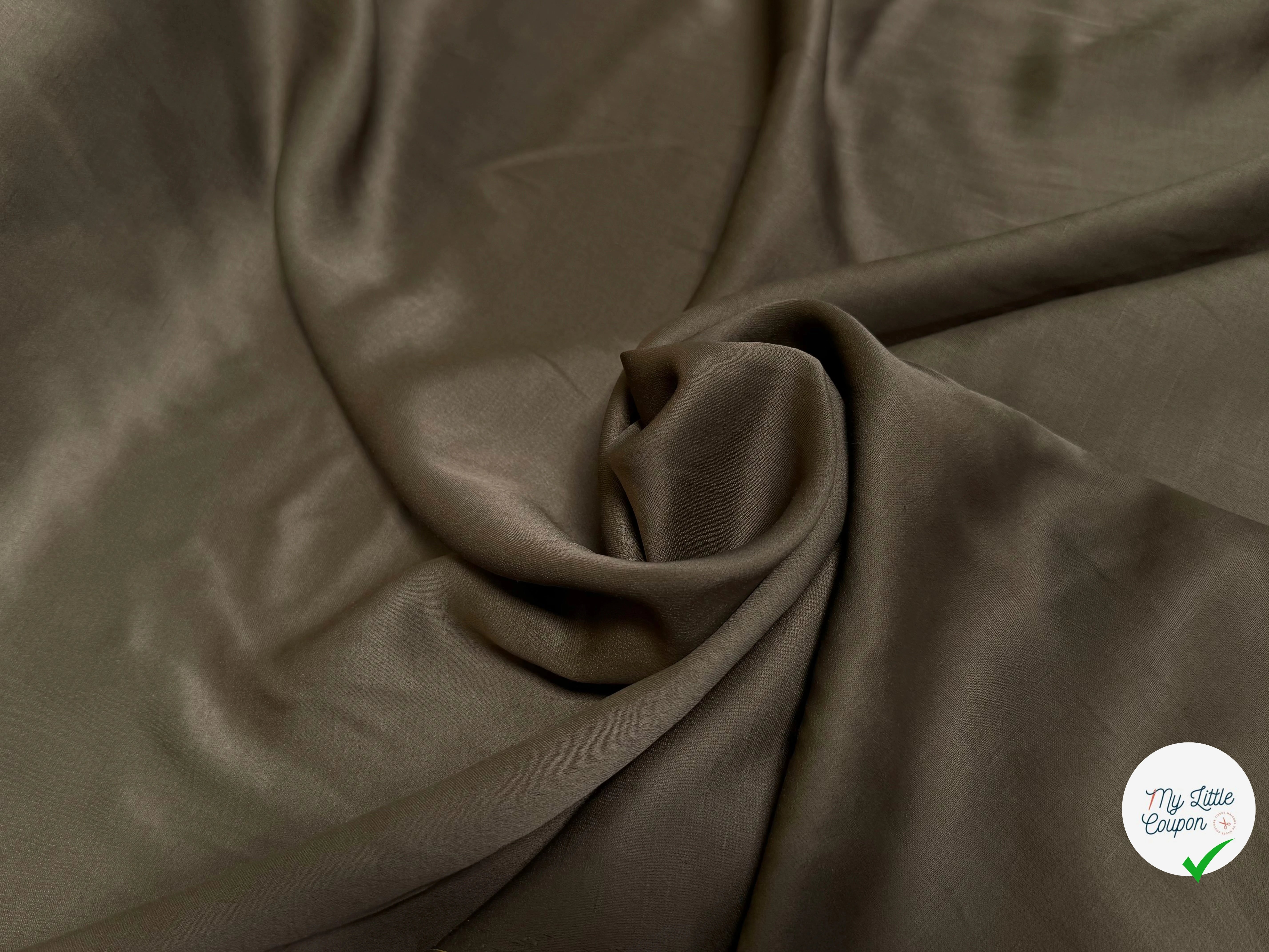 CREPE ENVERS SATIN TEXTURÉ SHANTUNG 100% VISCOSE MARRON CHOCO BEAU TOMBÉ - My Little Coupon