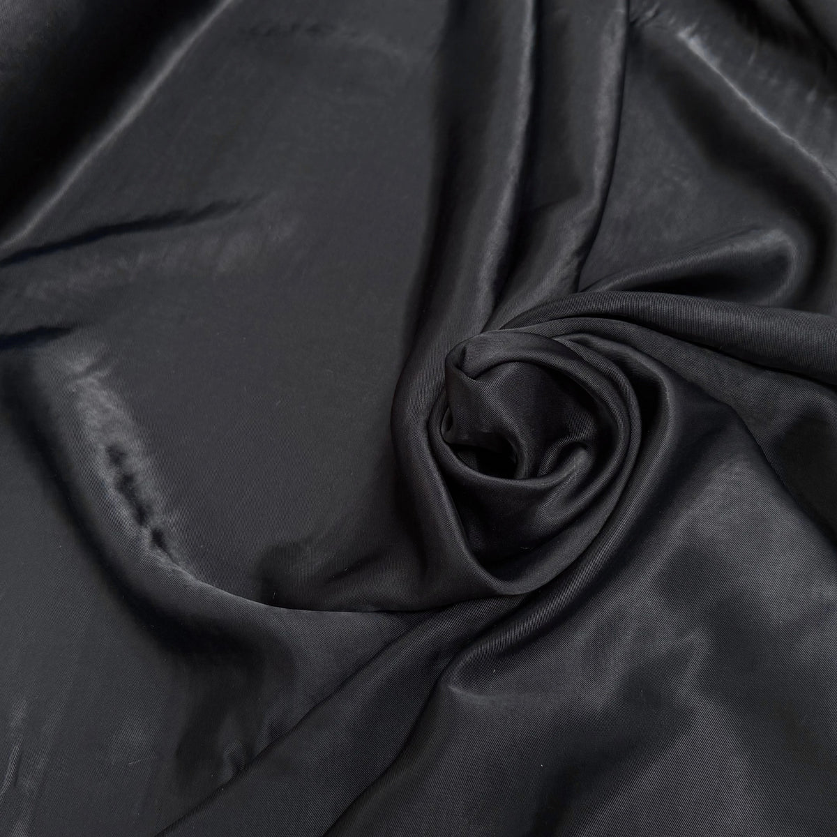 CREPE ENVERS SATIN VISCOSE FLUIDE NOIR BEAU TOUCHER - My Little Coupon