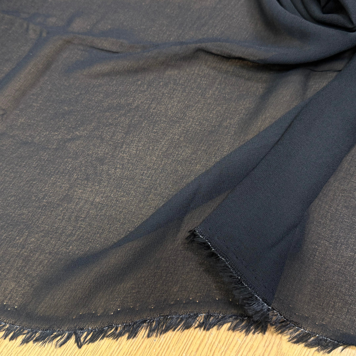 CREPE GEORGETTE 100% VISCOSE FLUIDE NOIR - My Little Coupon