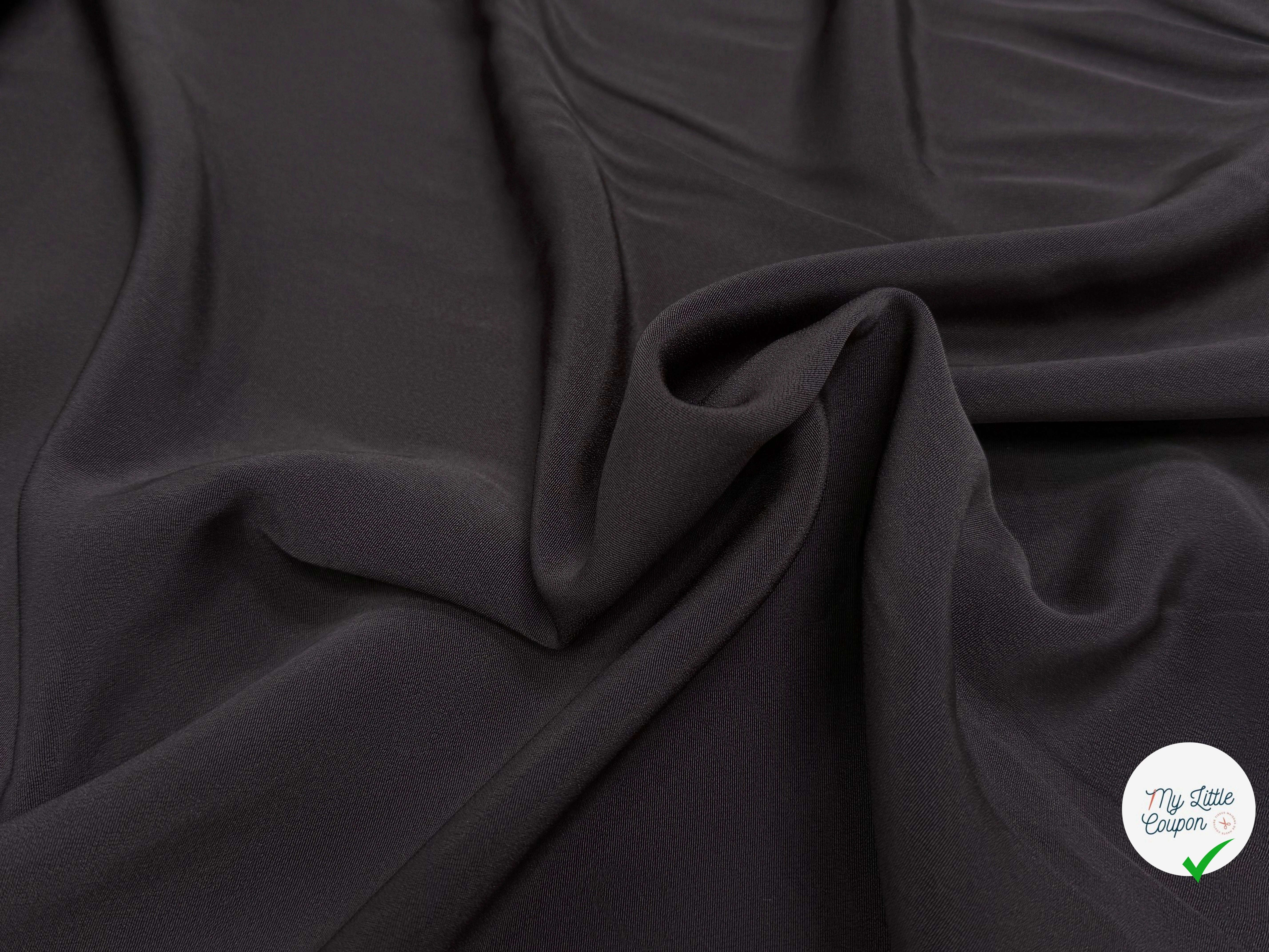 CREPE LÉGÈREMENT SATINÉ ACÉTATE VISCOSE MARRON FONCÉ - My Little Coupon