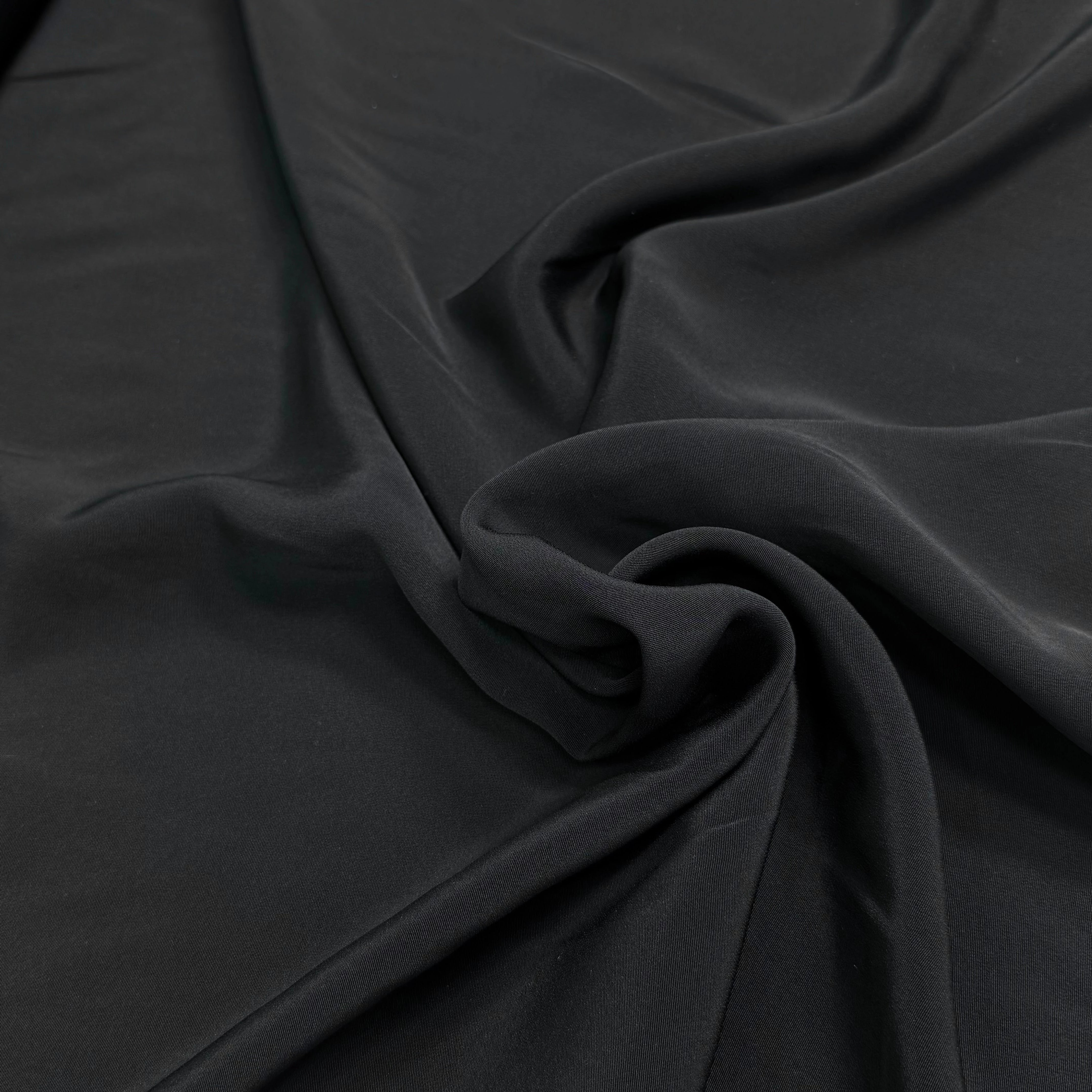 CREPE LÉGÈREMENT SATINÉ ACETATE VISCOSE NOIR BEAU TOMBÉ - My Little Coupon