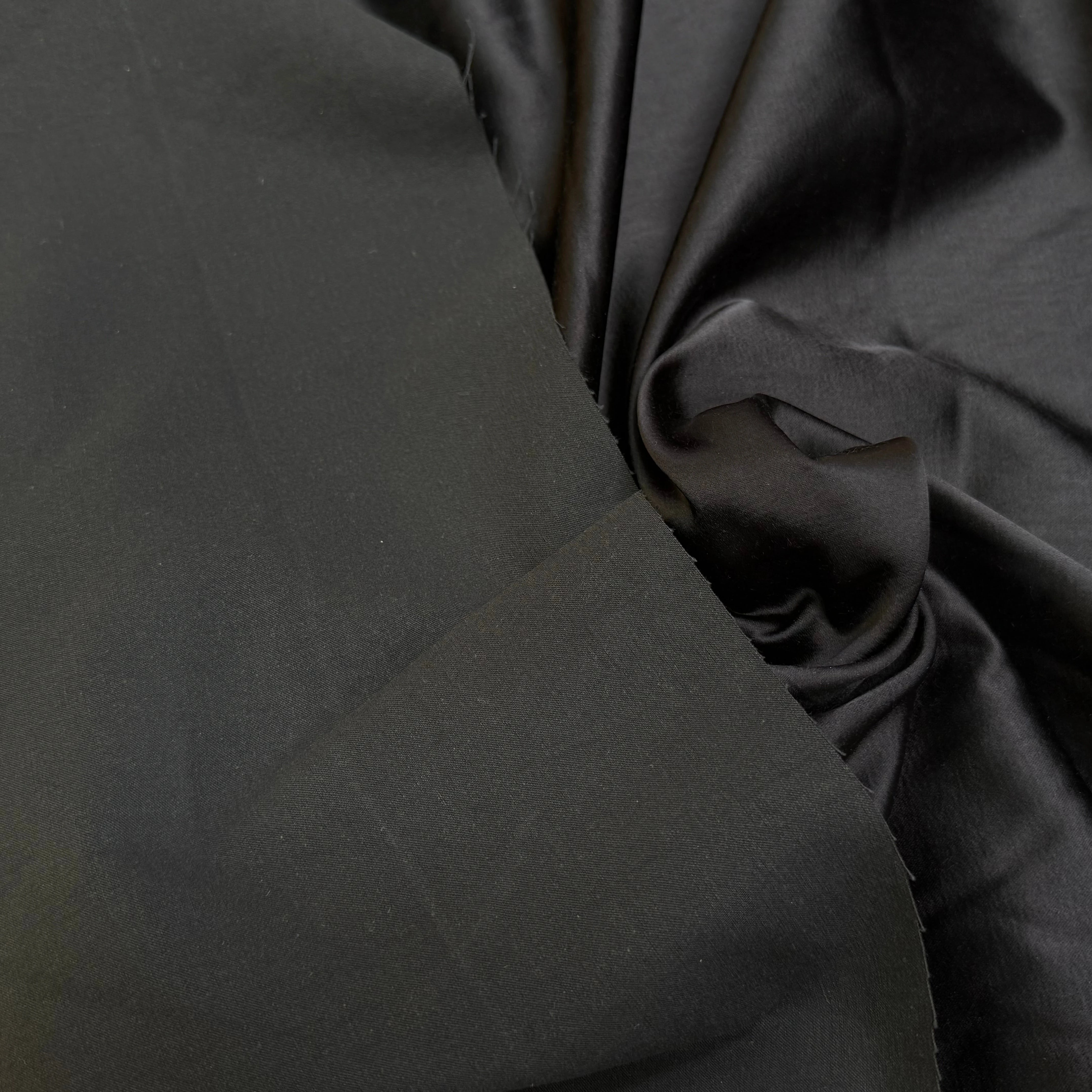 CREPE LOURD ACETATE VISCOSE ENVERS SATIN TRÈS BELLE TENUE NOIR 48% VISCOSE - My Little Coupon