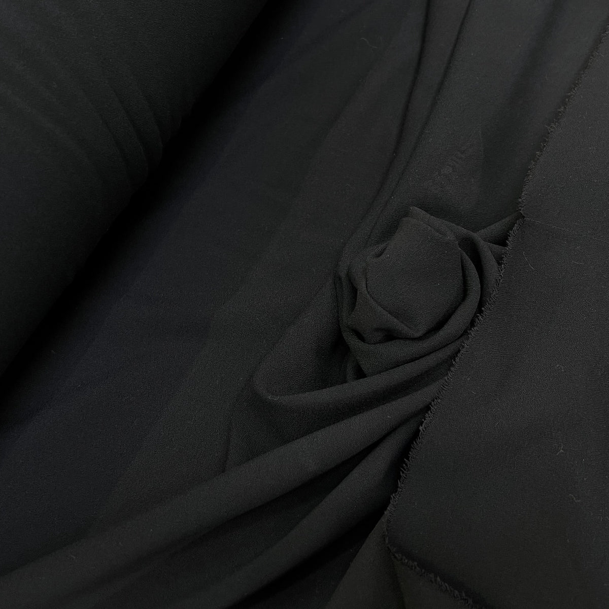 CREPE LOURD ACETATE VISCOSE SEMI-LOURD TOMBÉ FLUIDE NOIR LÉGÈREMENT STRETCH - My Little Coupon