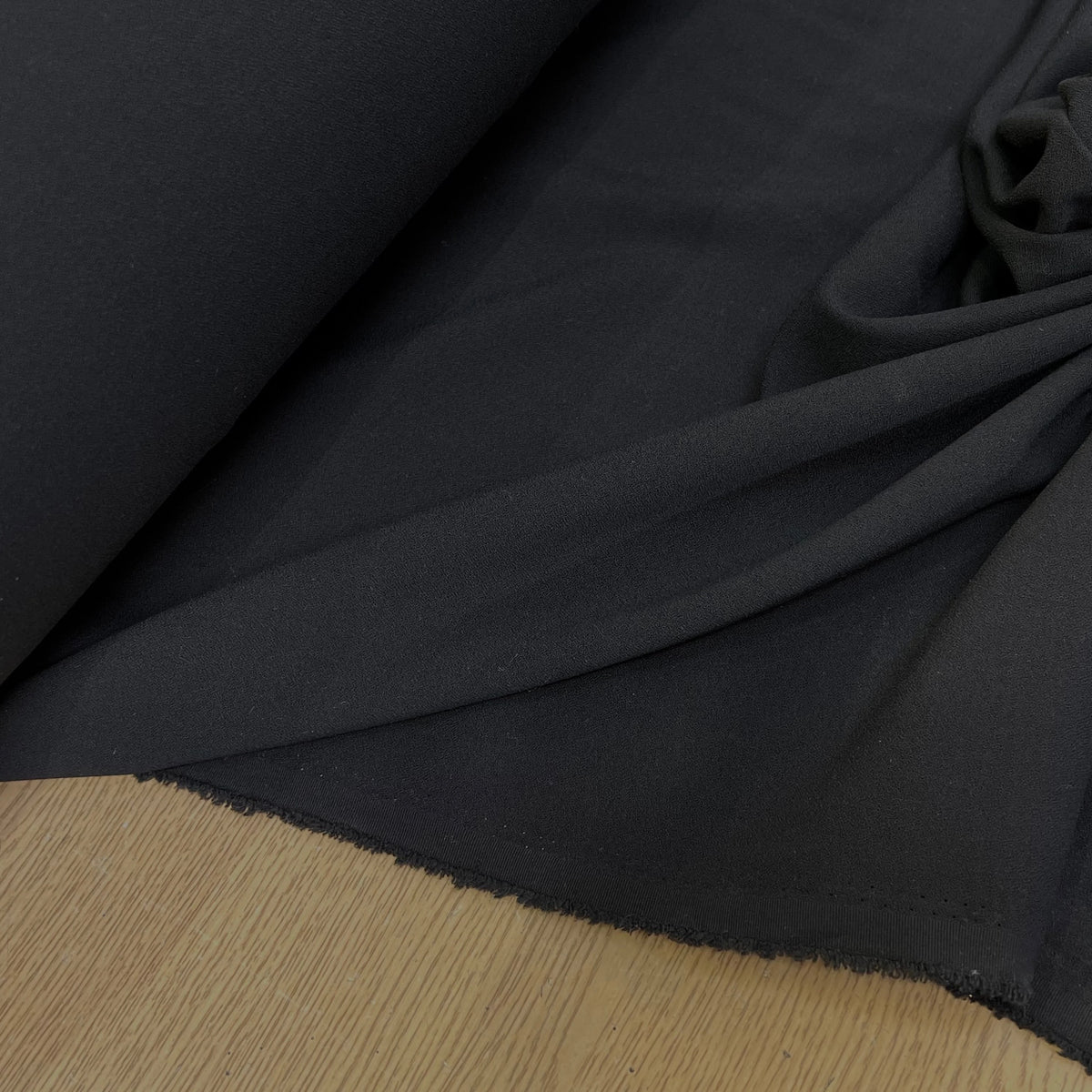 CREPE LOURD ACETATE VISCOSE SEMI-LOURD TOMBÉ FLUIDE NOIR LÉGÈREMENT STRETCH - My Little Coupon