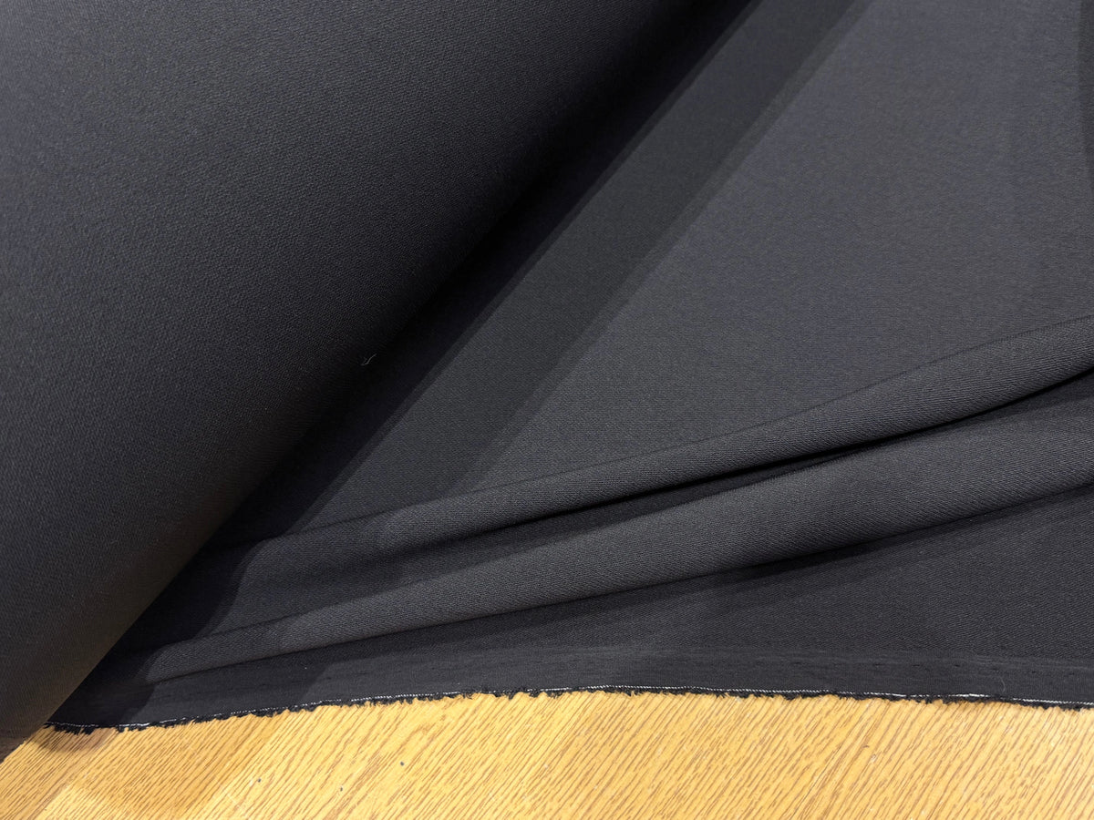 CRÊPE LOURD DE TAILLEUR AU TOMBÉ PLOMBANT NOIR 81% LAINE 16% SOIE - My Little Coupon
