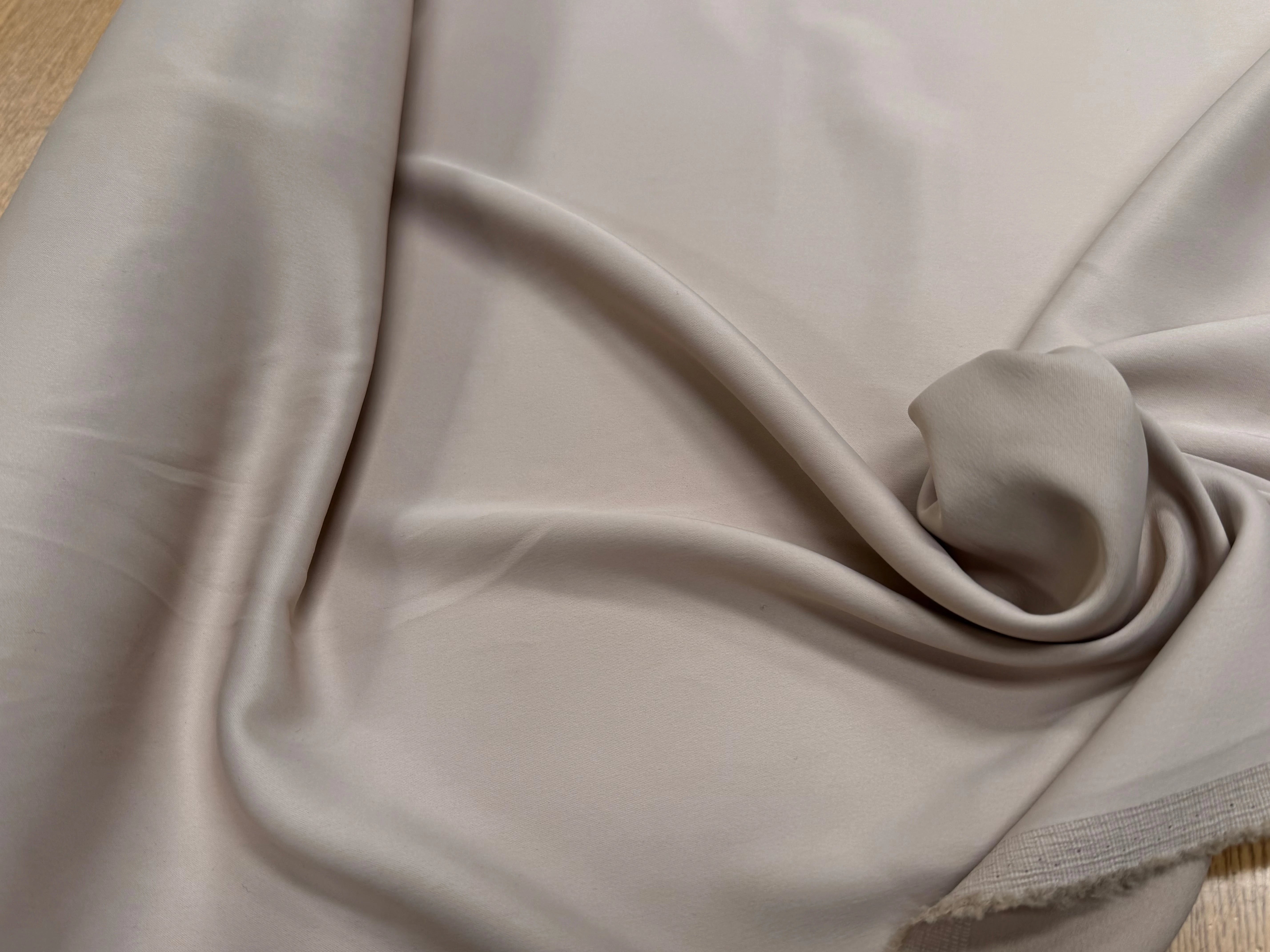 CREPE LOURD ENVERS SATIN ACETATE VISCOSE STRETCH CREME - My Little Coupon