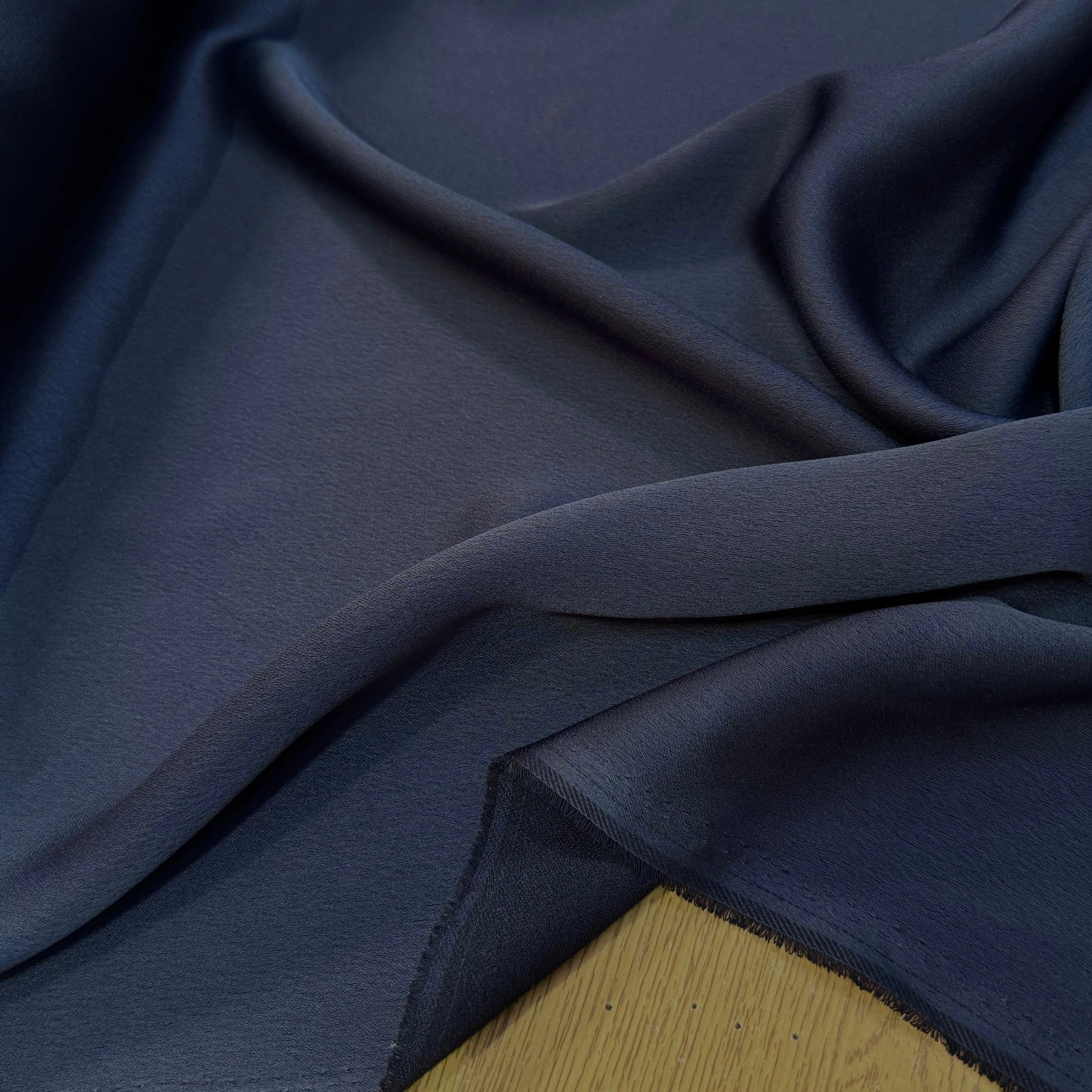 CREPE LOURD ENVERS SATIN MARINE QUALITÉ COUTURE - My Little Coupon