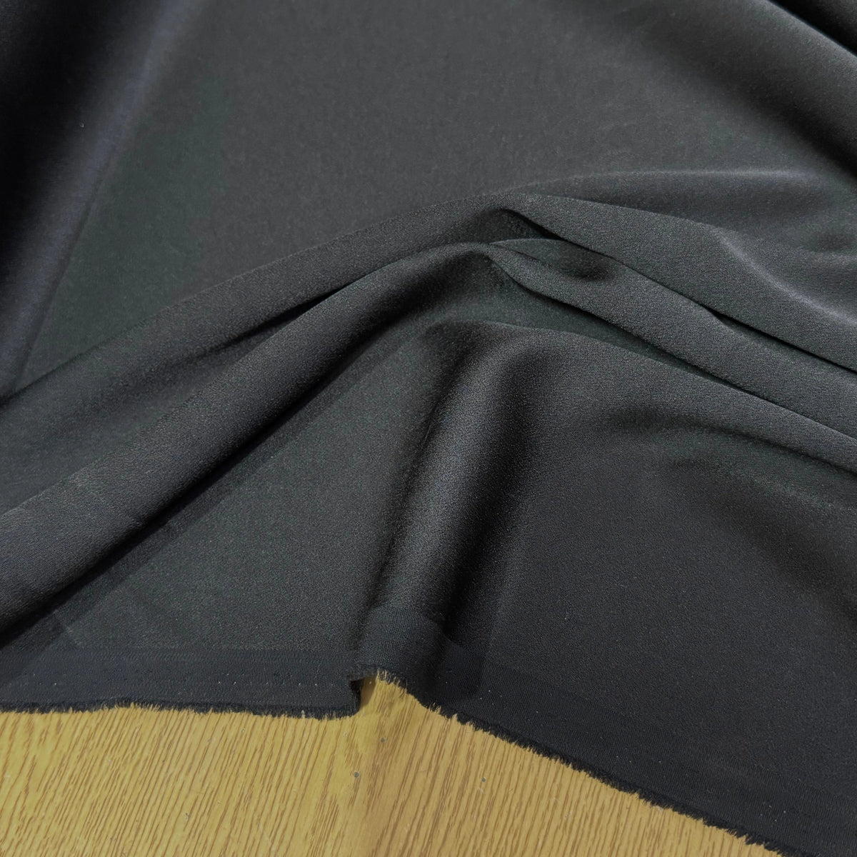 CREPE LOURD ENVERS SATIN SUBLIME TOMBÉ NOIR - My Little Coupon