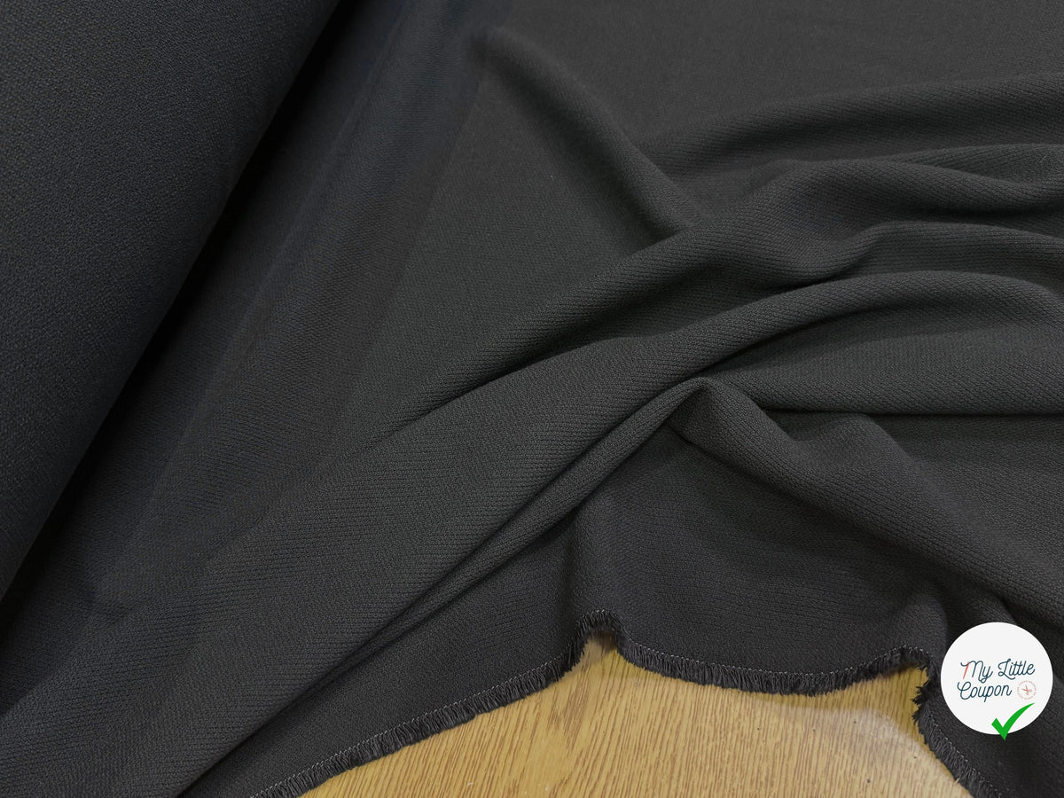 Tissu crêpe lourd polyviscose laine noir - vue de la matière