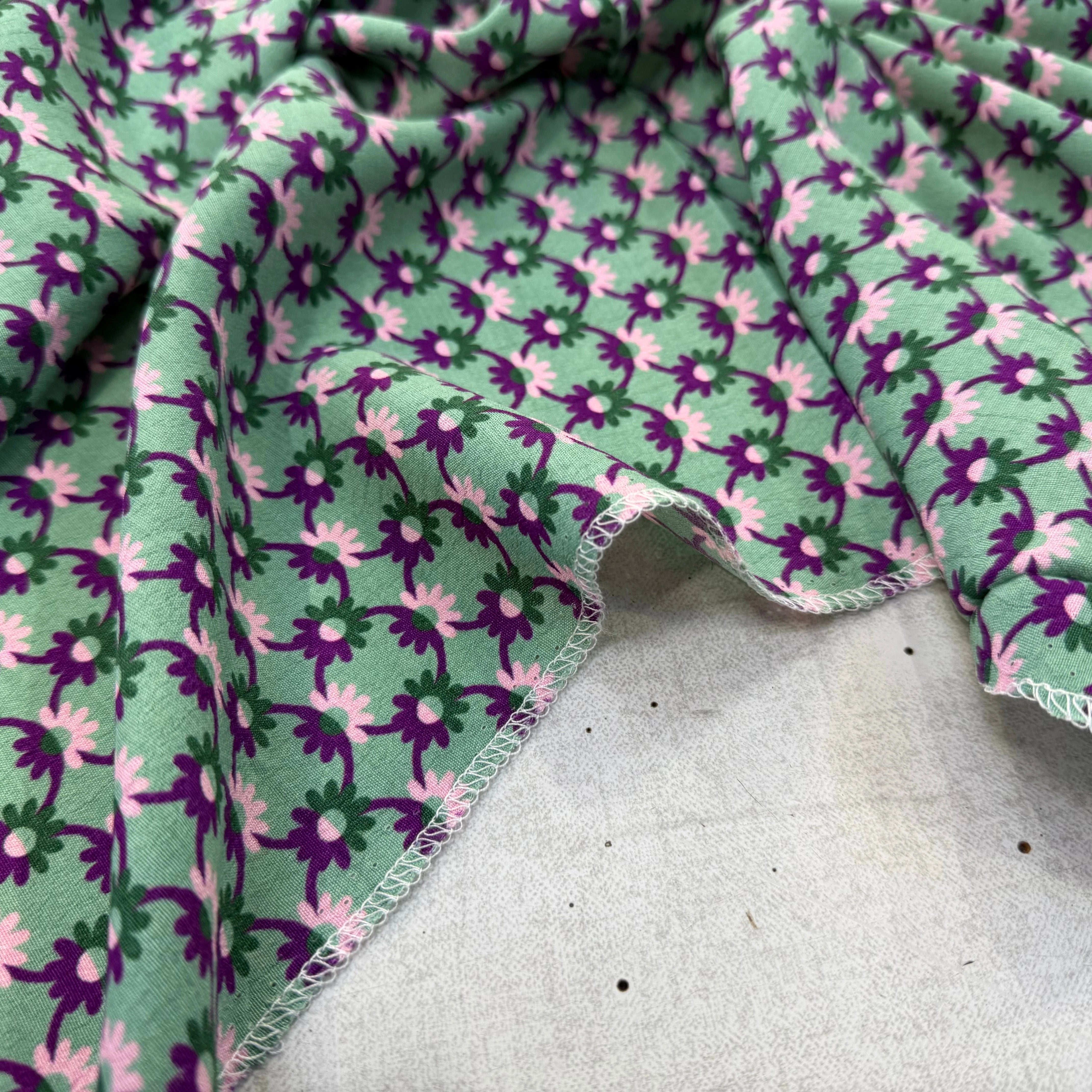 CREPE MAROCAIN 100% VISCOSE COMO PREMIUM VERT FLEURS VIOLETTES - My Little Coupon