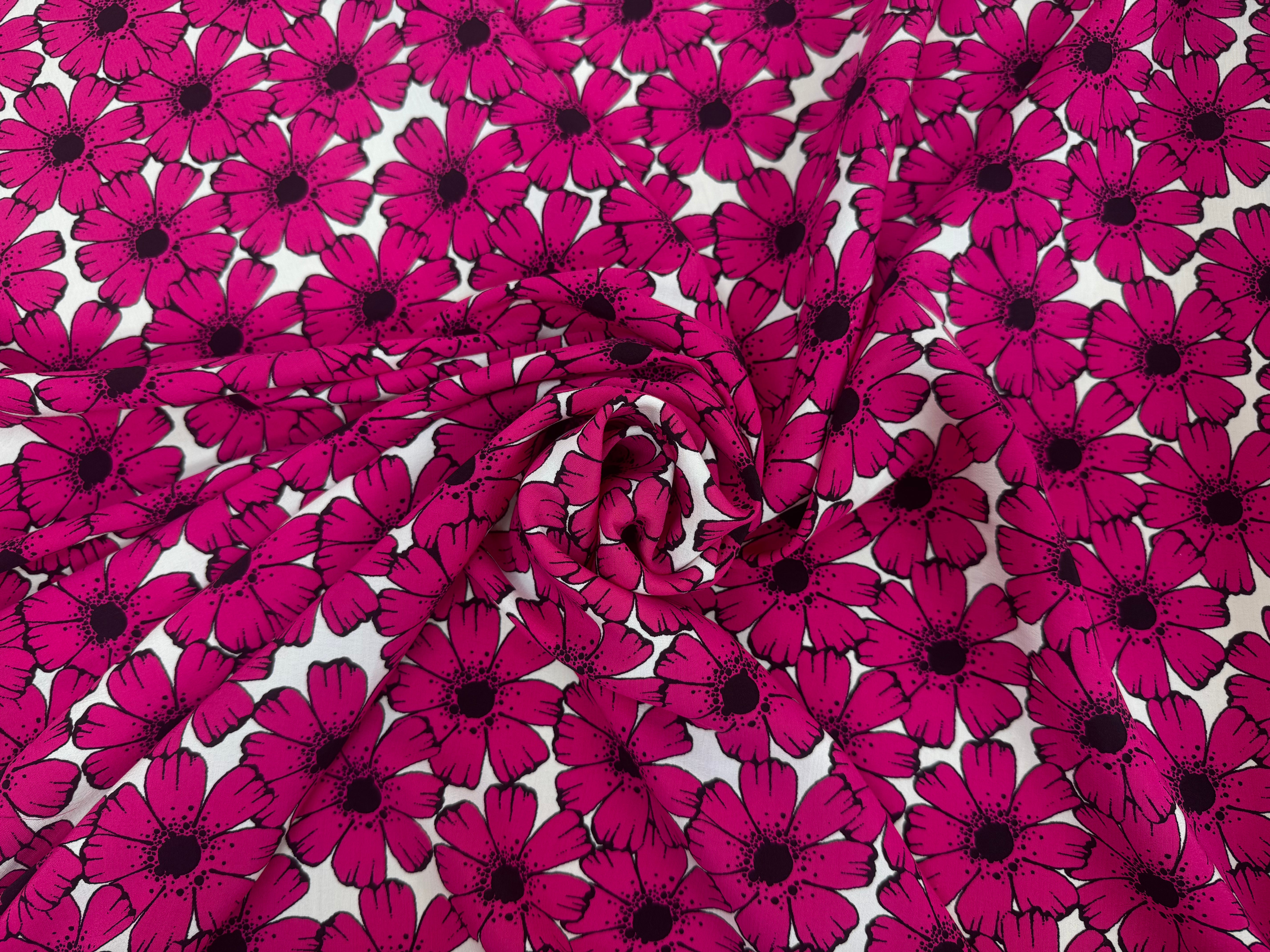 CREPE MAROCAIN VISCOSE FOND BLANC MOTIFS FLEURS DU BONHEUR JAPON ROSE FUSHIA - My Little Coupon